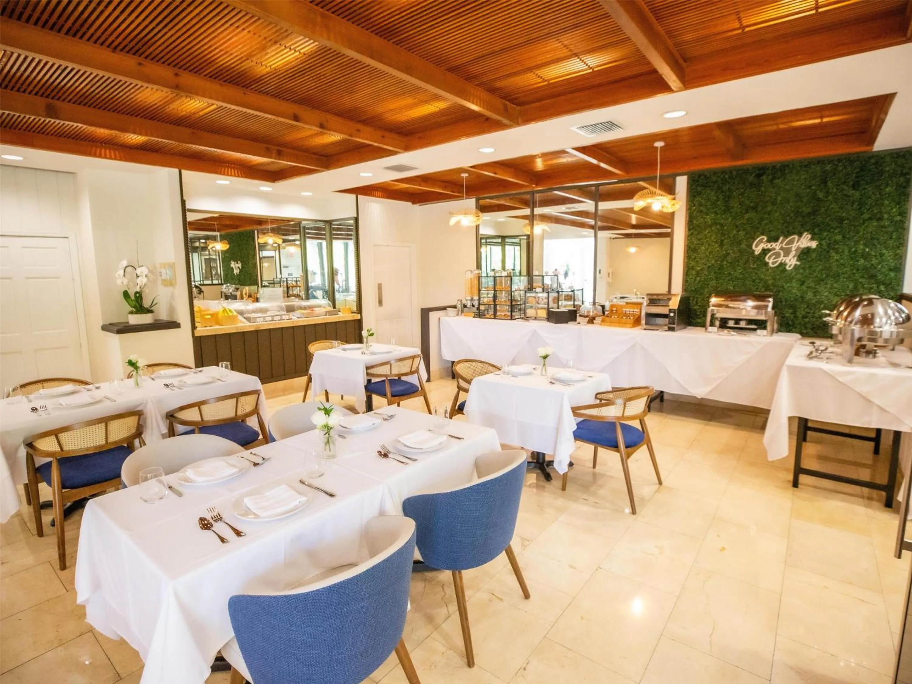 Restaurant/places to eat in Regency Miami Airport by Sonesta