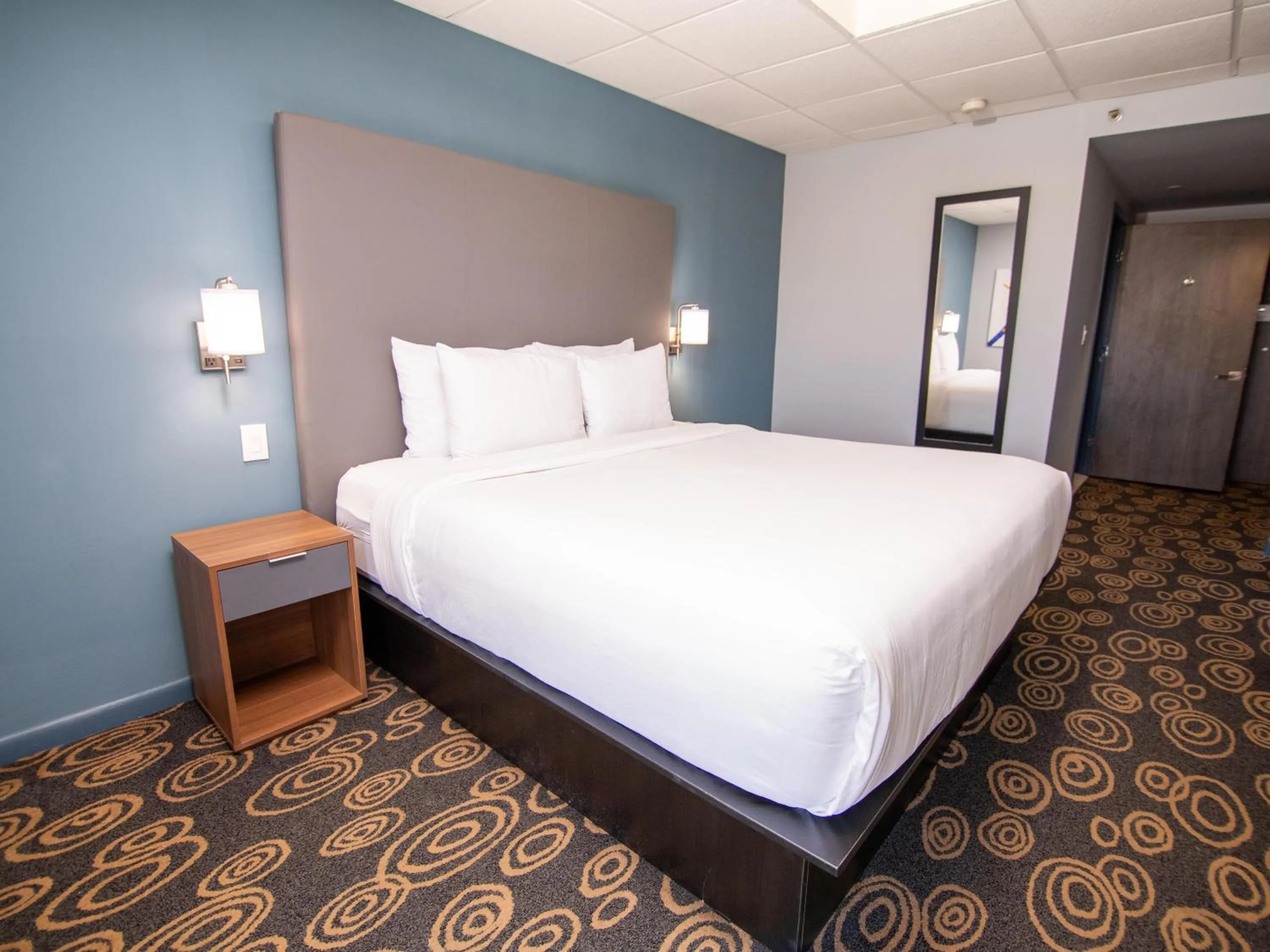 Bedroom, Bed in Regency Miami Airport by Sonesta