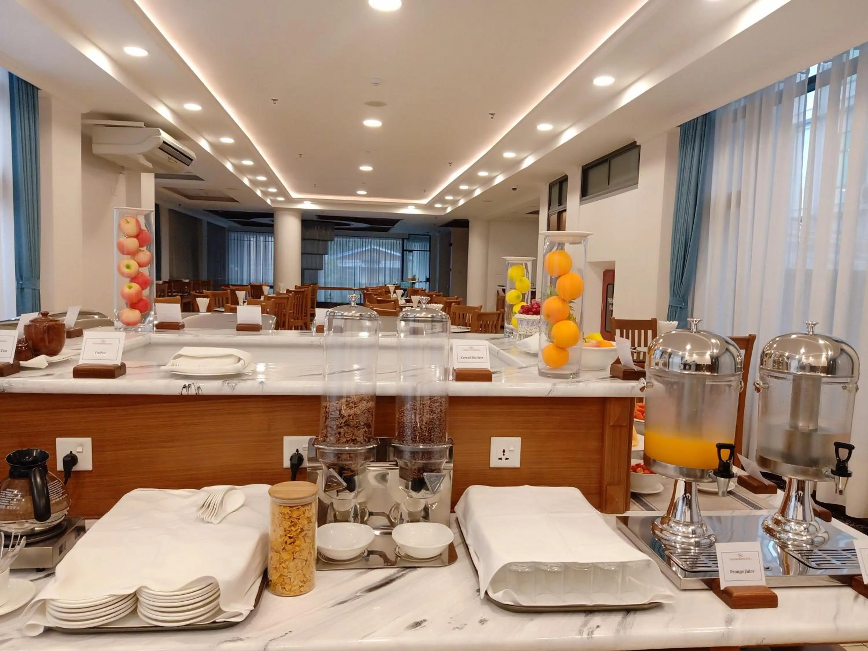 Restaurant/places to eat in Dragon Phoenix Hotel