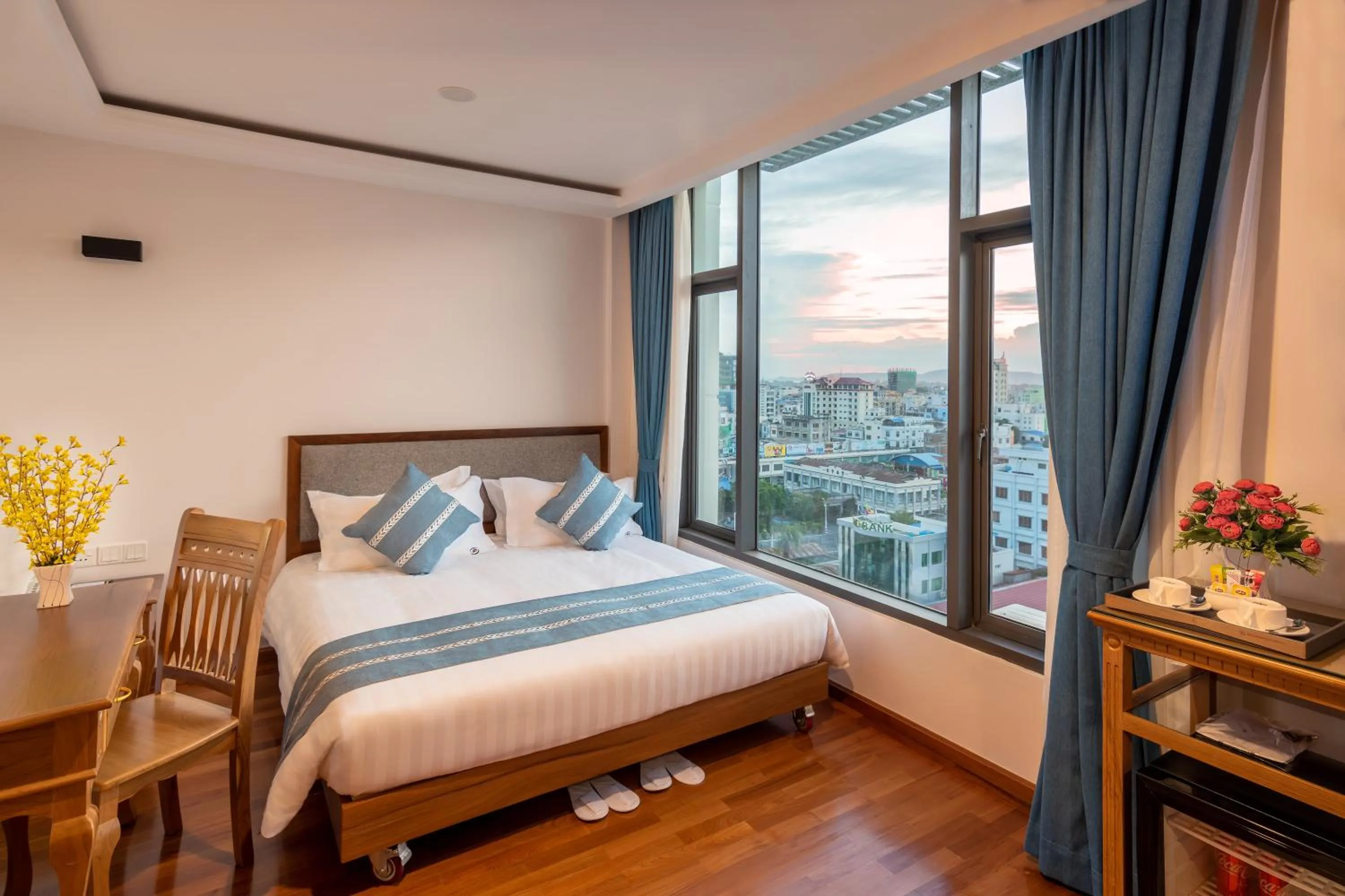 Bed in Dragon Phoenix Hotel