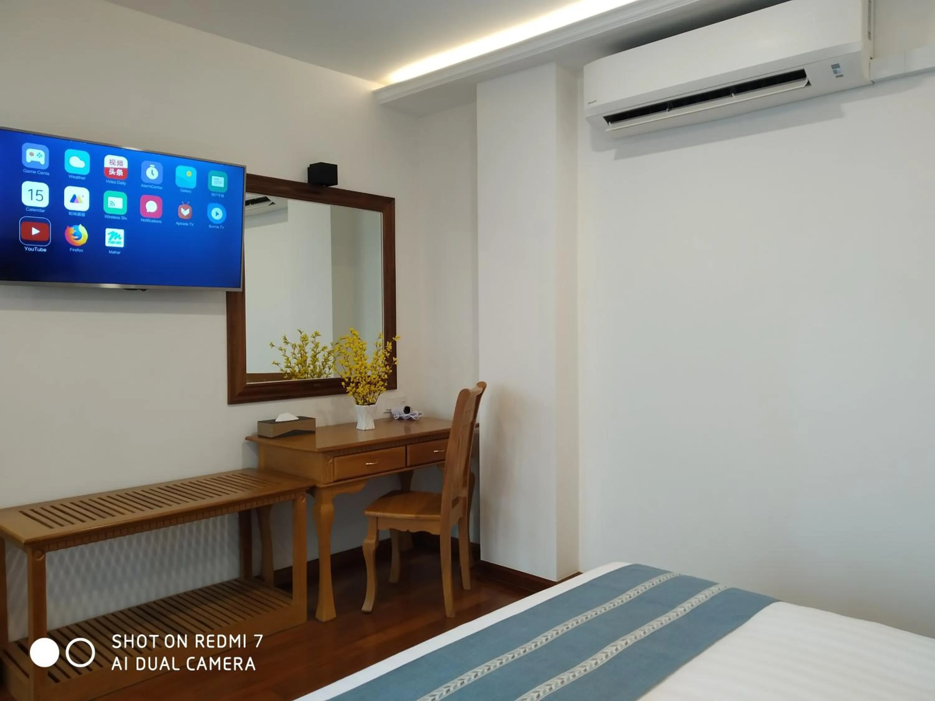 TV and multimedia, Bed in Dragon Phoenix Hotel