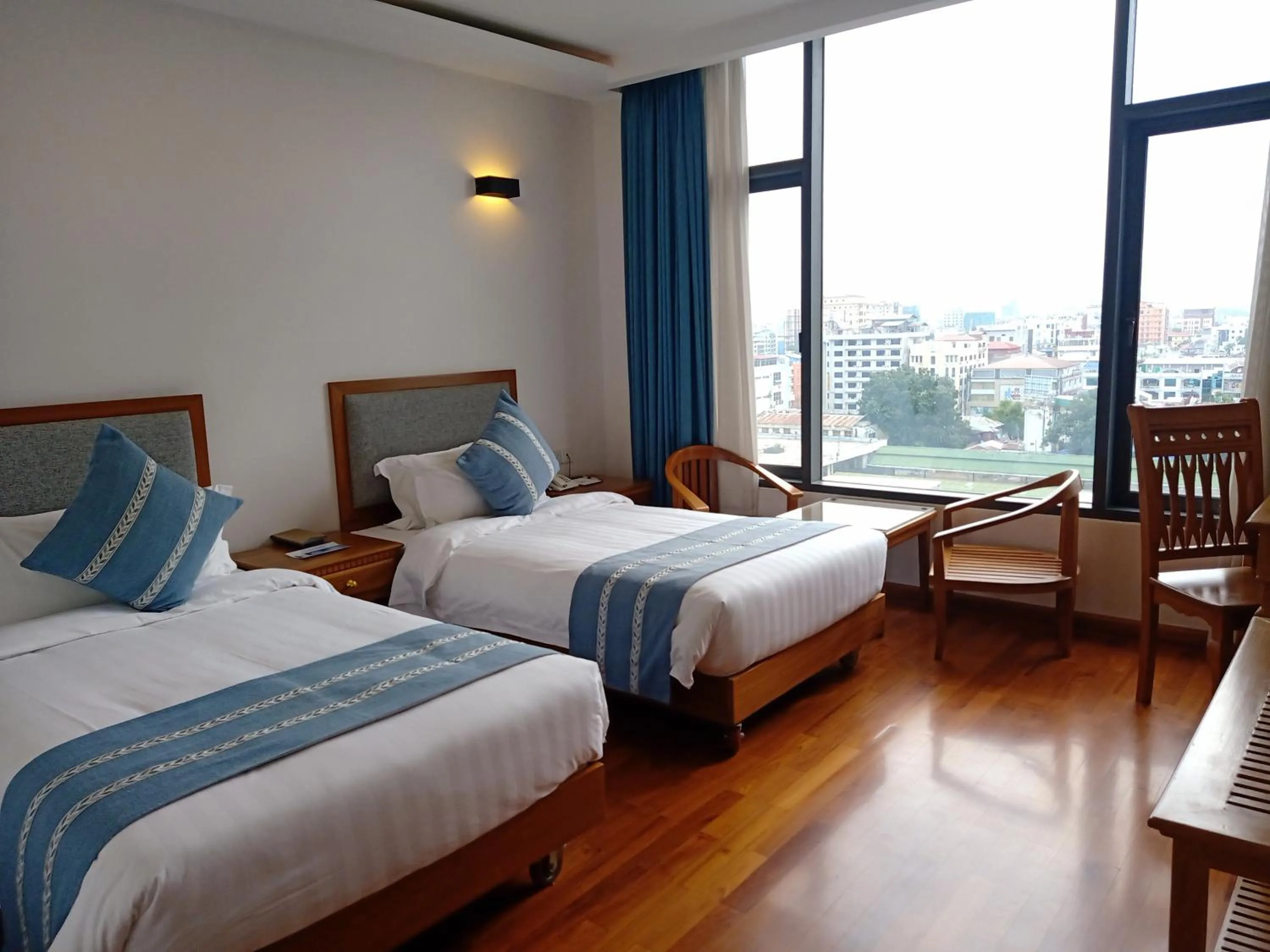 Bedroom, Bed in Dragon Phoenix Hotel