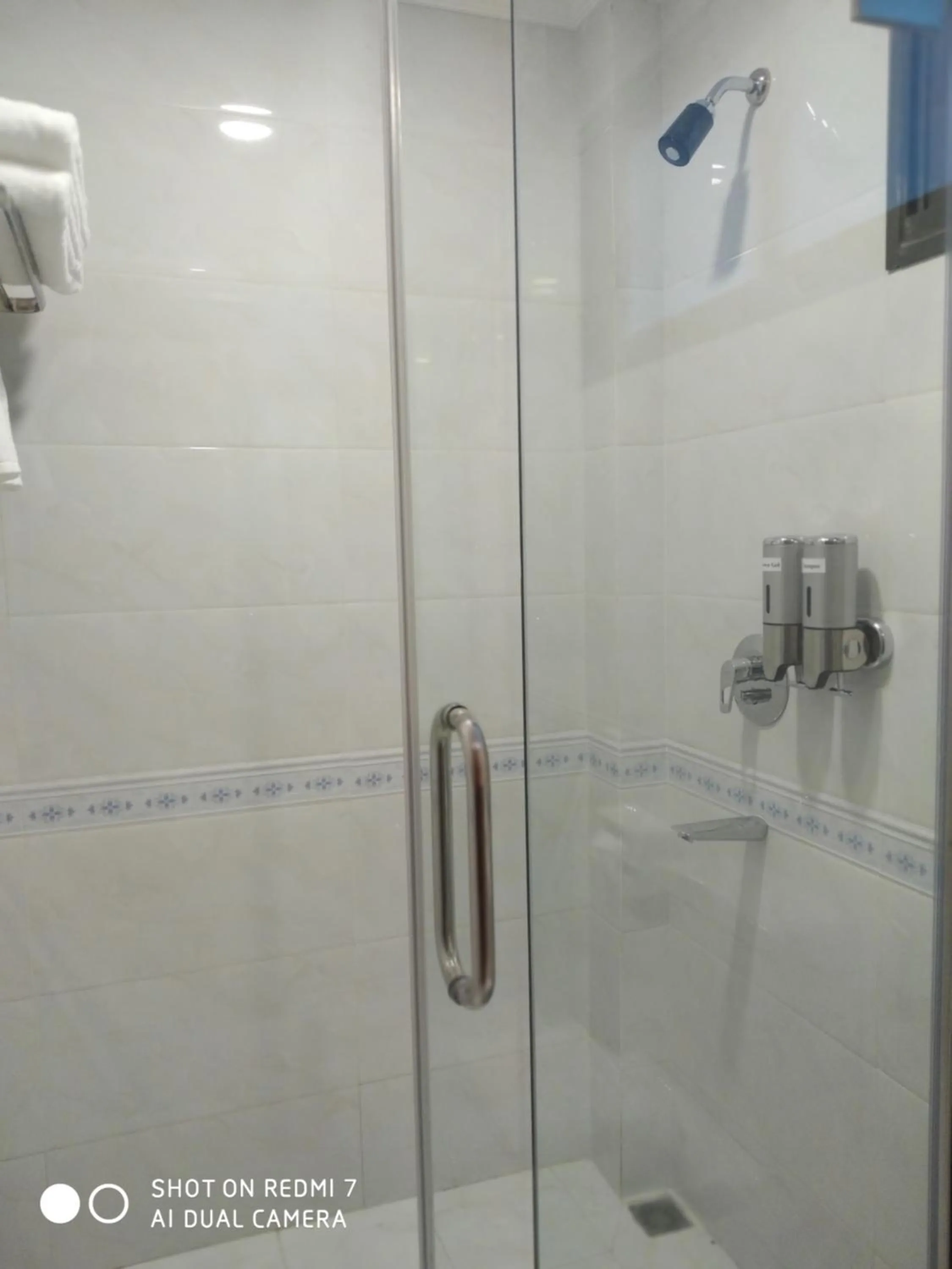 Shower in Dragon Phoenix Hotel
