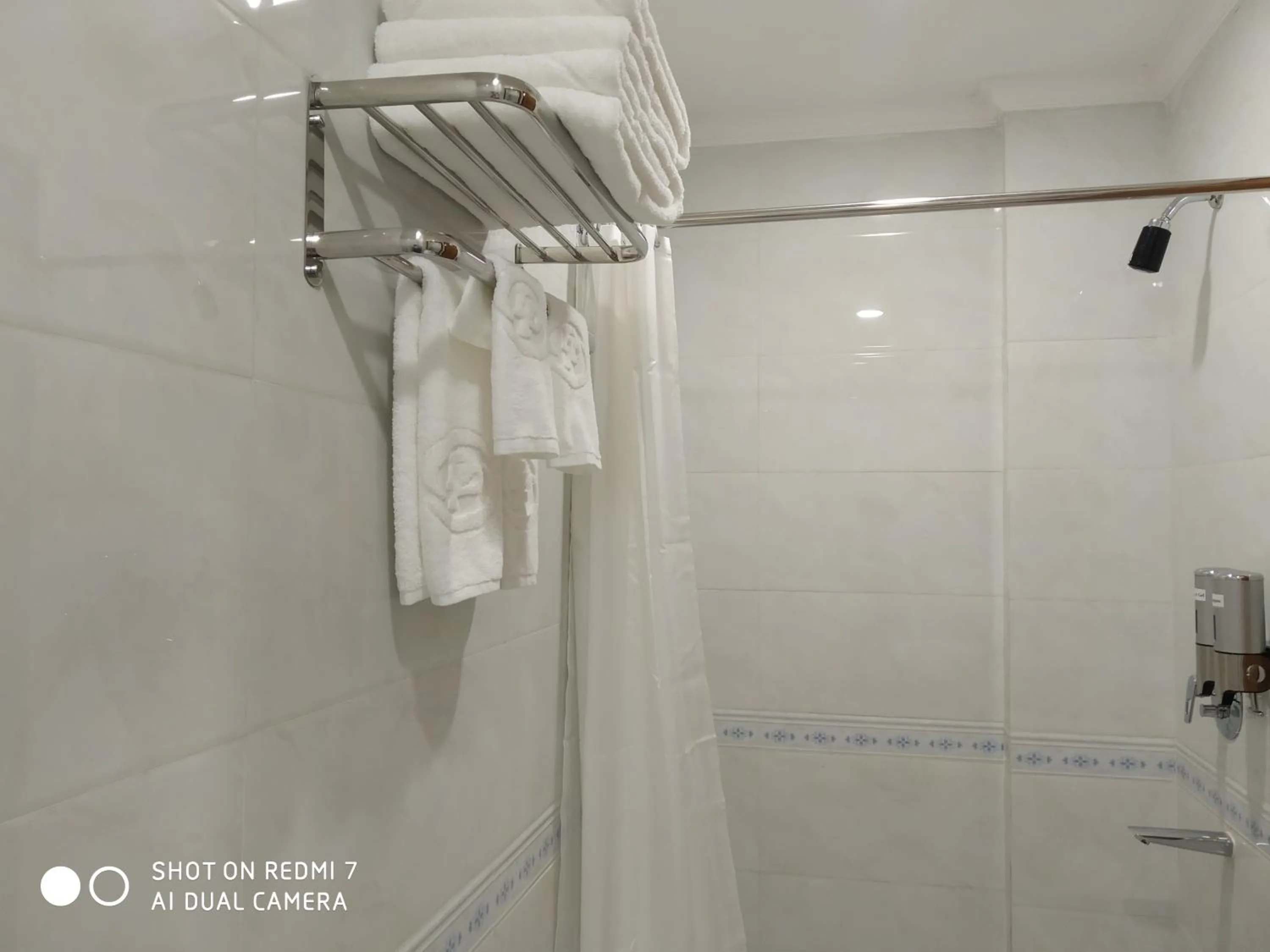 Shower in Dragon Phoenix Hotel