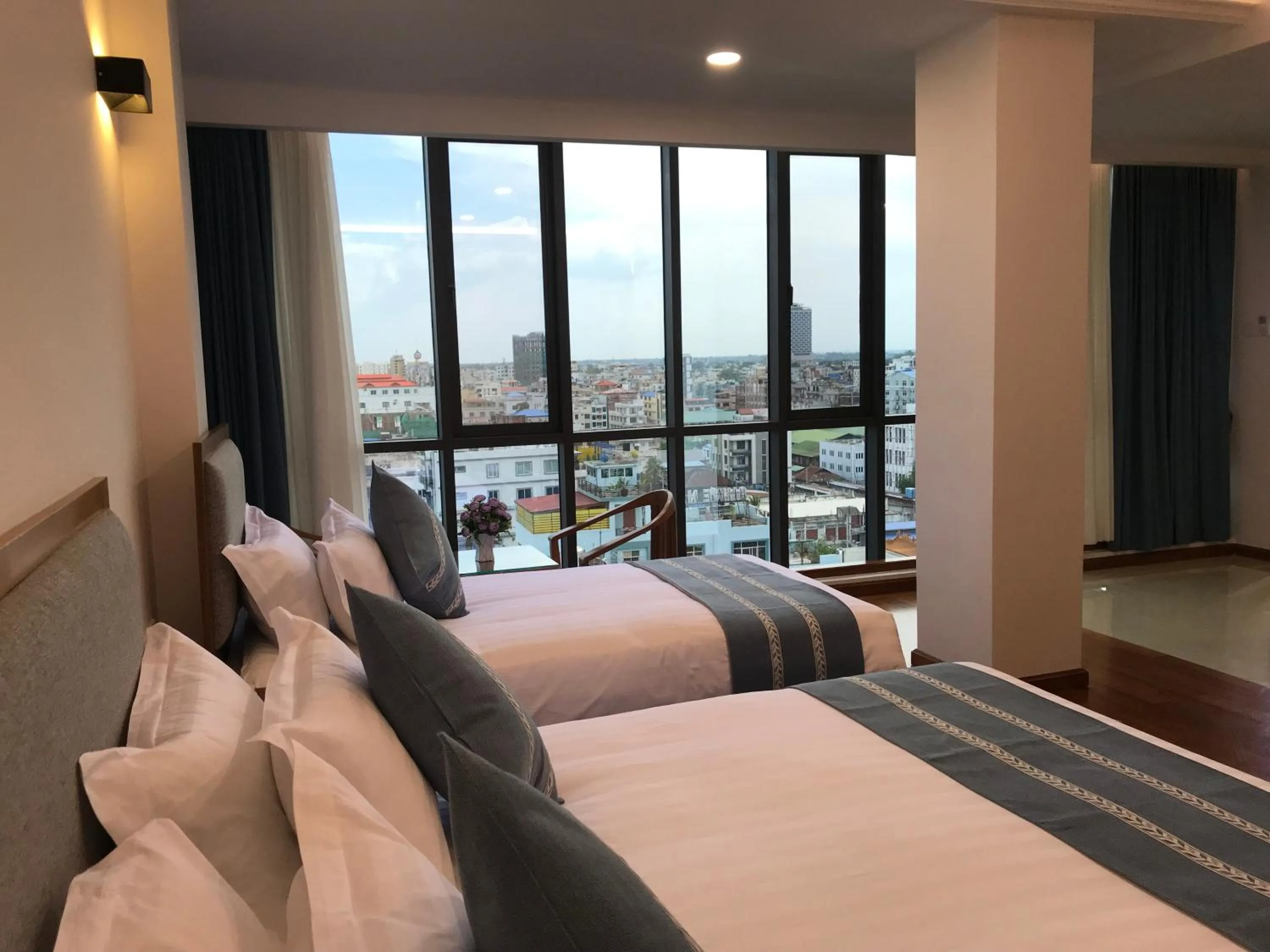 City view, Bed in Dragon Phoenix Hotel