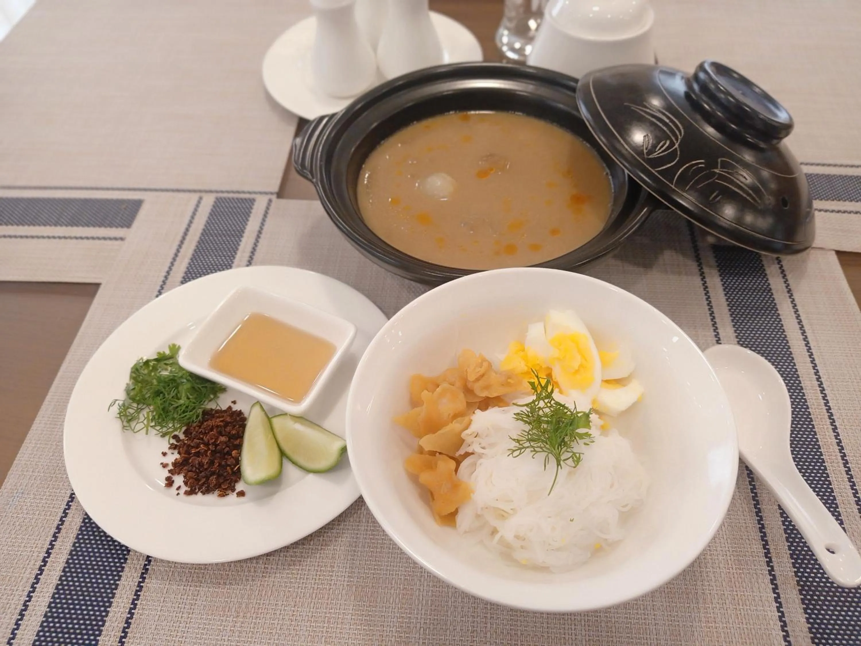 Food in Dragon Phoenix Hotel