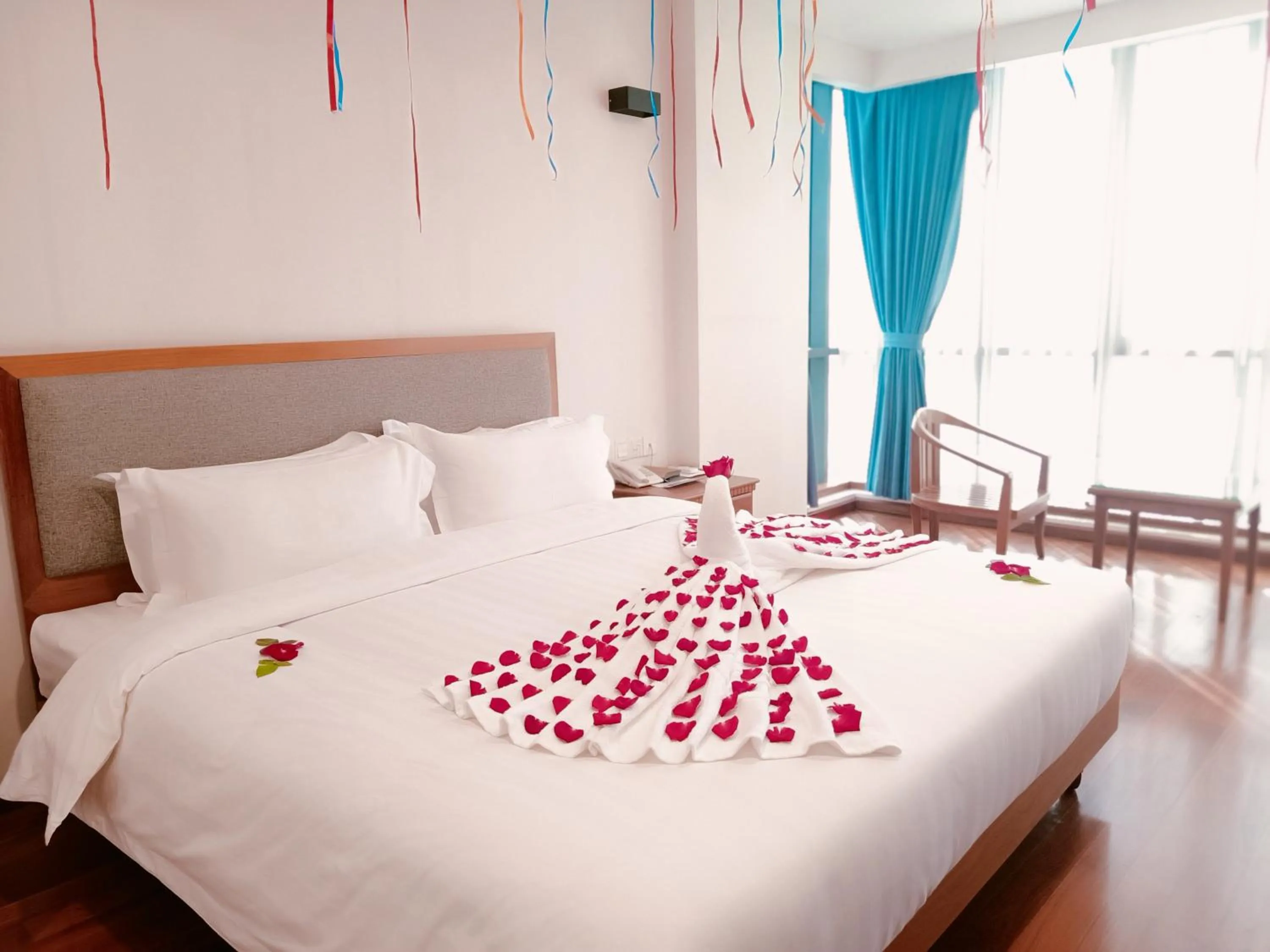 Bed in Dragon Phoenix Hotel