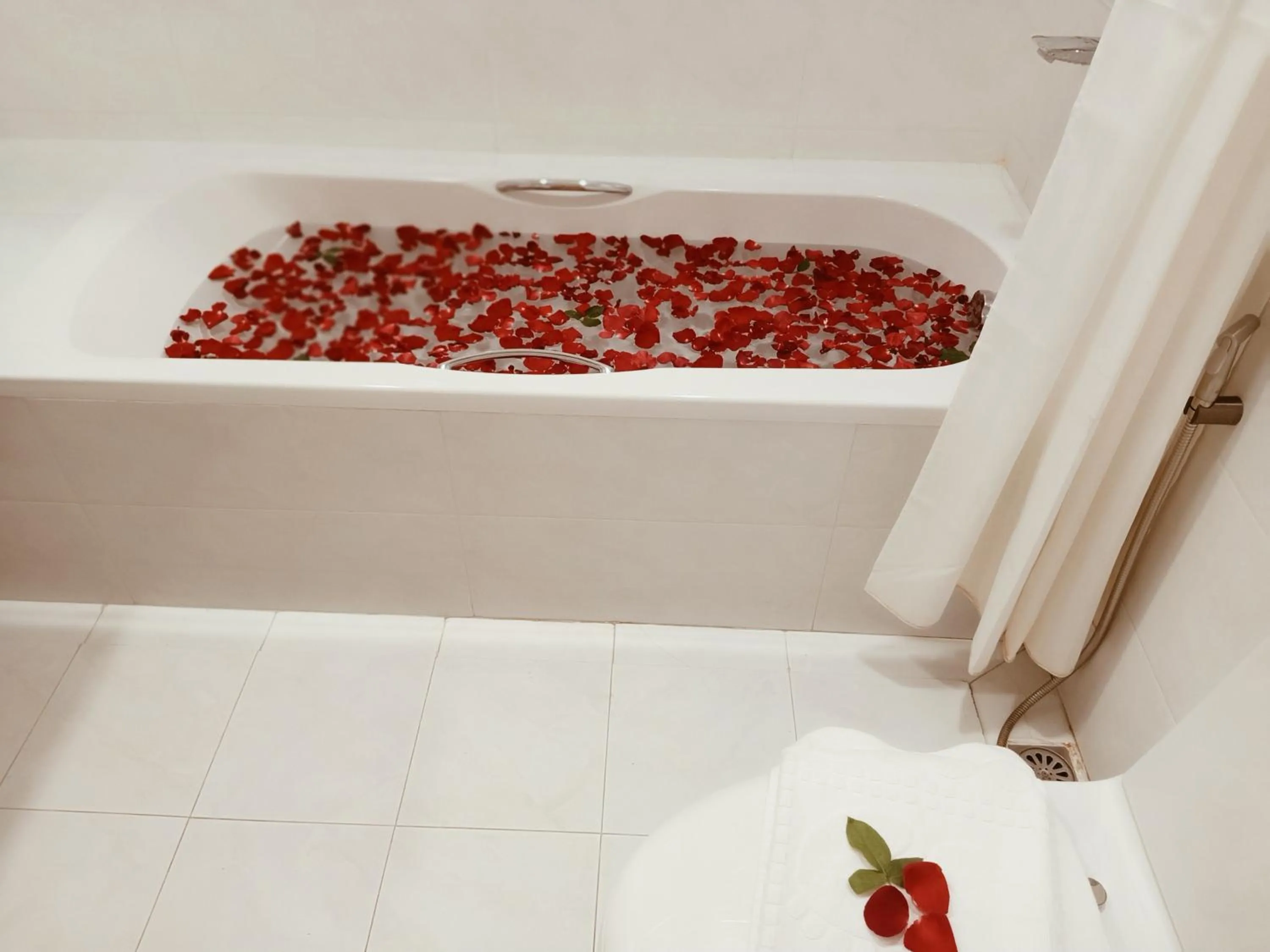 Bath in Dragon Phoenix Hotel