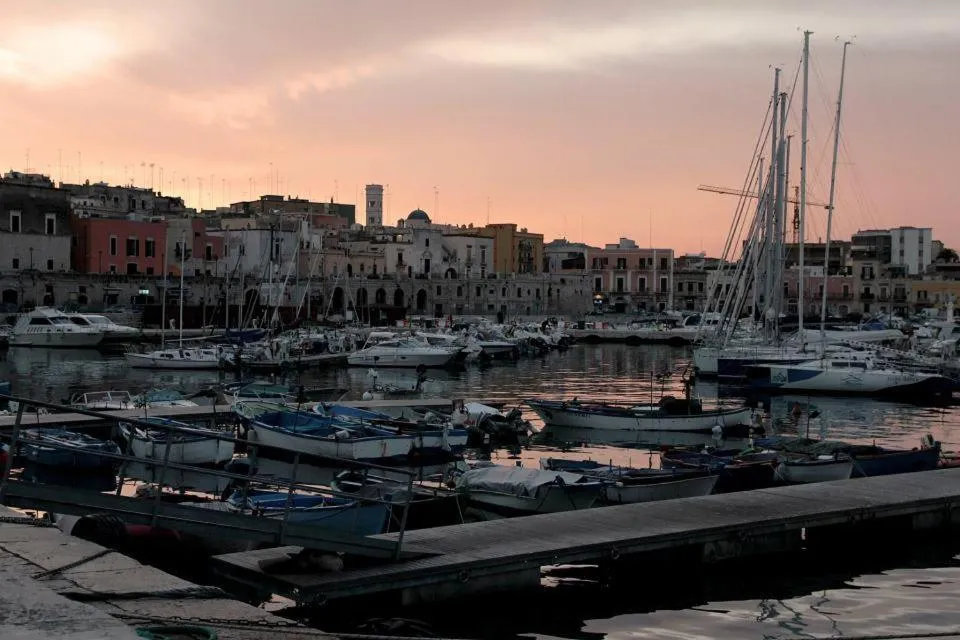 Restaurant/places to eat in B&B LA BAIA Sea Rooms