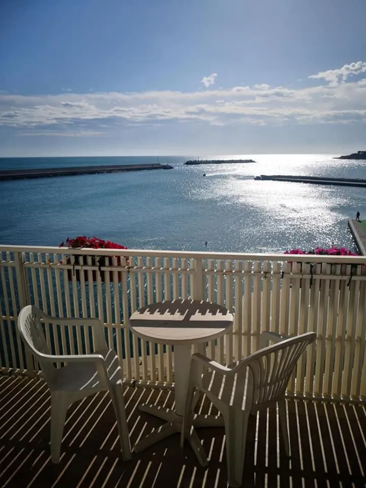 B&B LA BAIA Sea Rooms