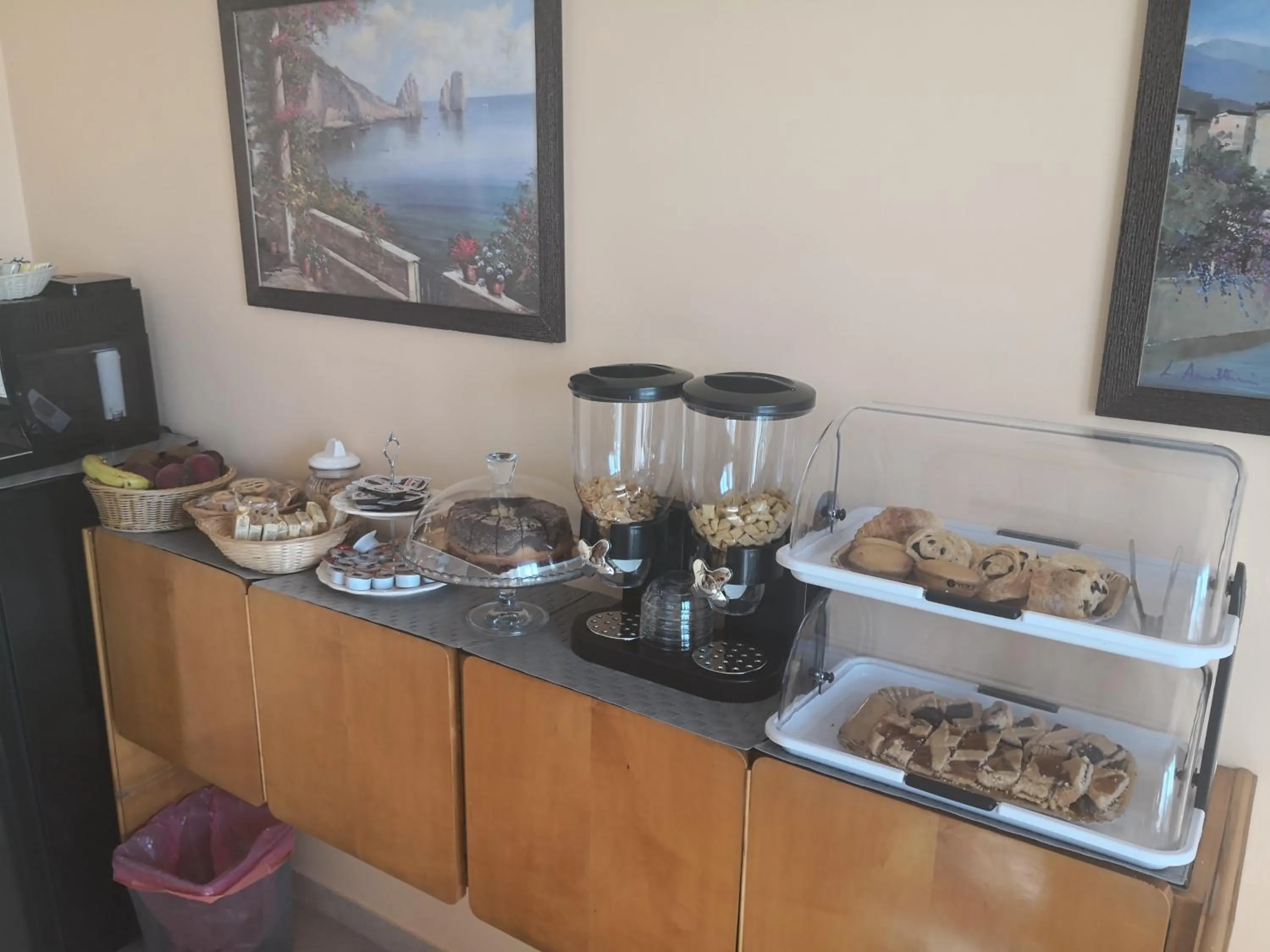 Breakfast in B&B LA BAIA Sea Rooms