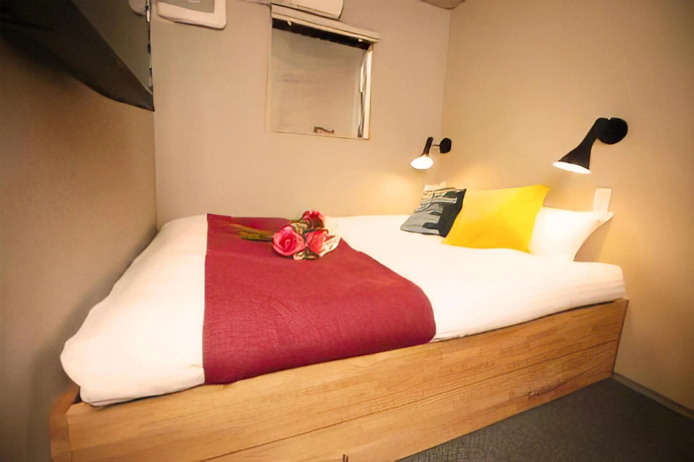 Bed in boxi Hakata 2