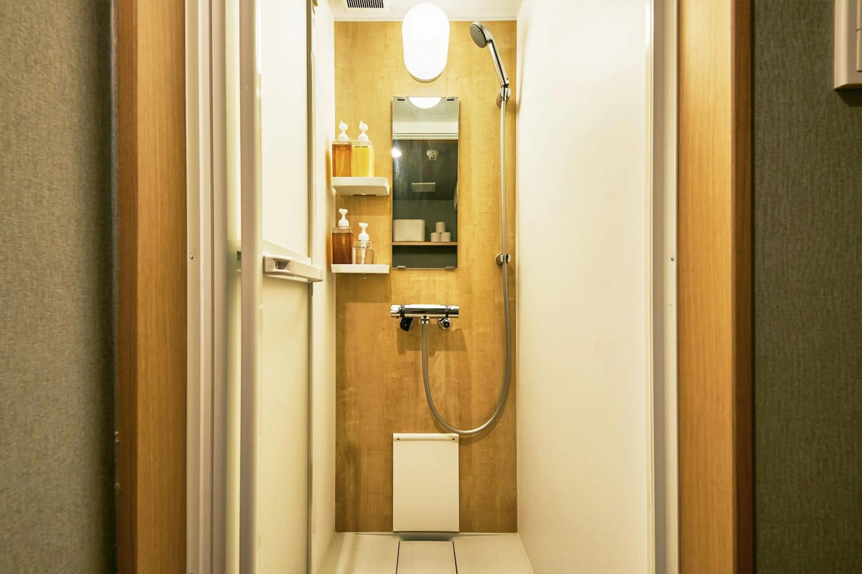 Shower in boxi Hakata 2