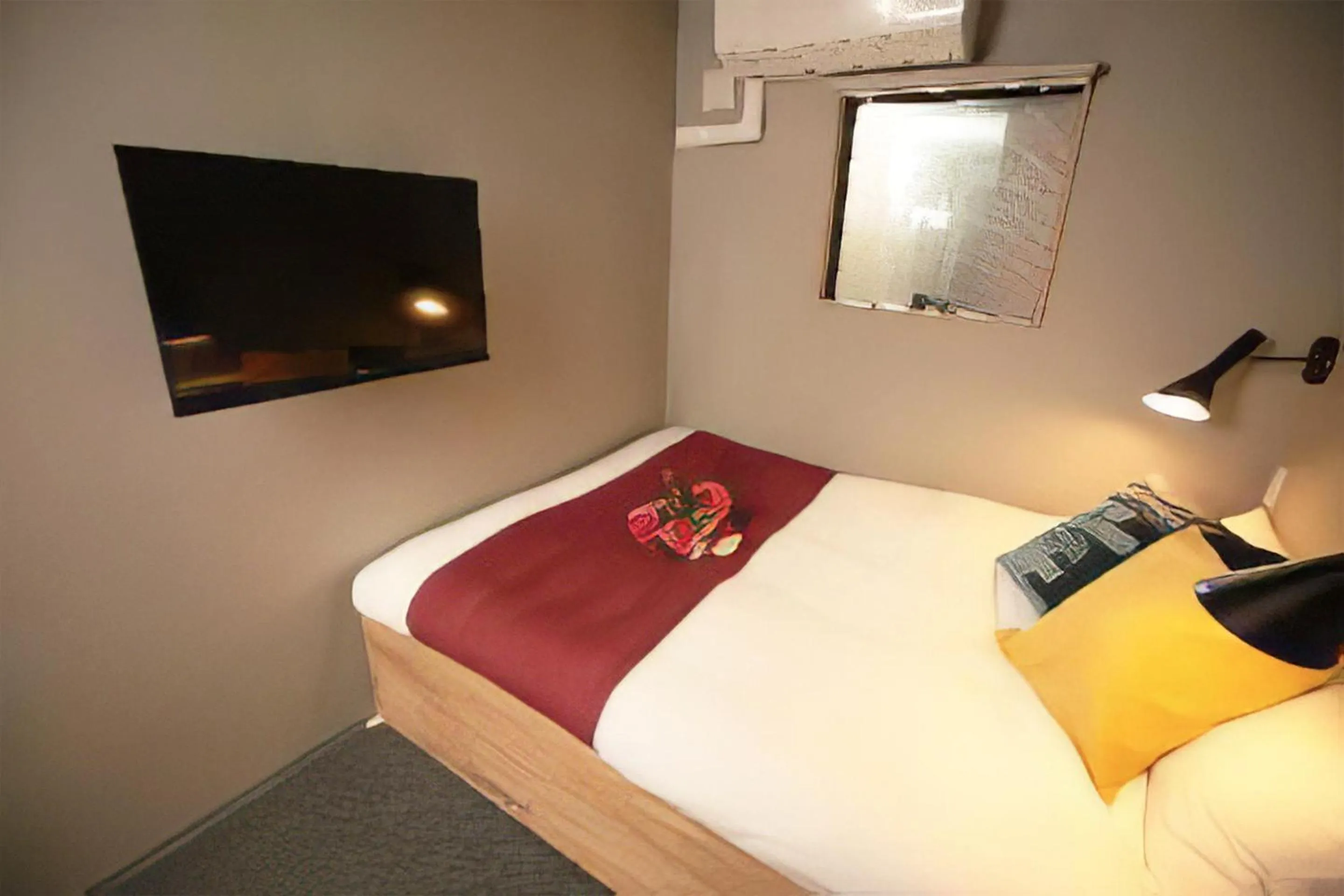 Bed in boxi Hakata 2