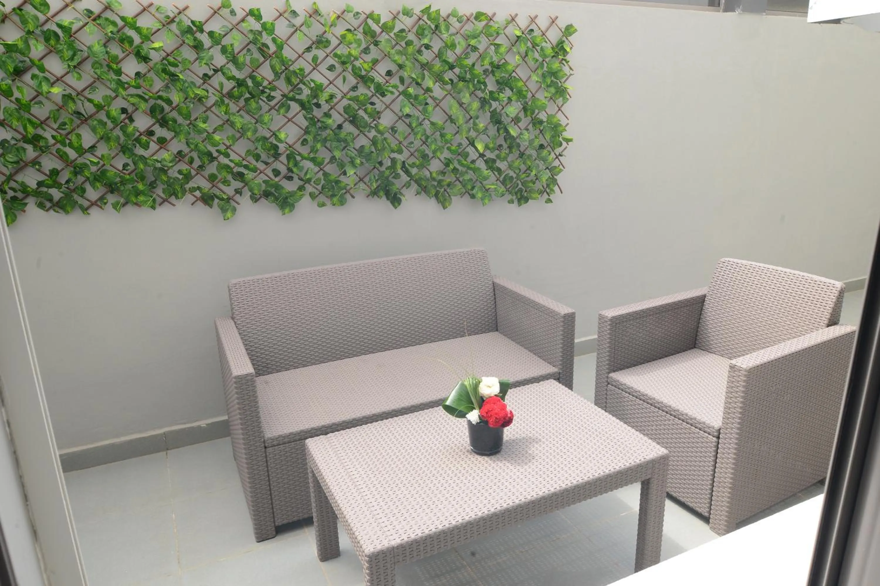 Balcony/Terrace in Le Yacht Suites Hotel