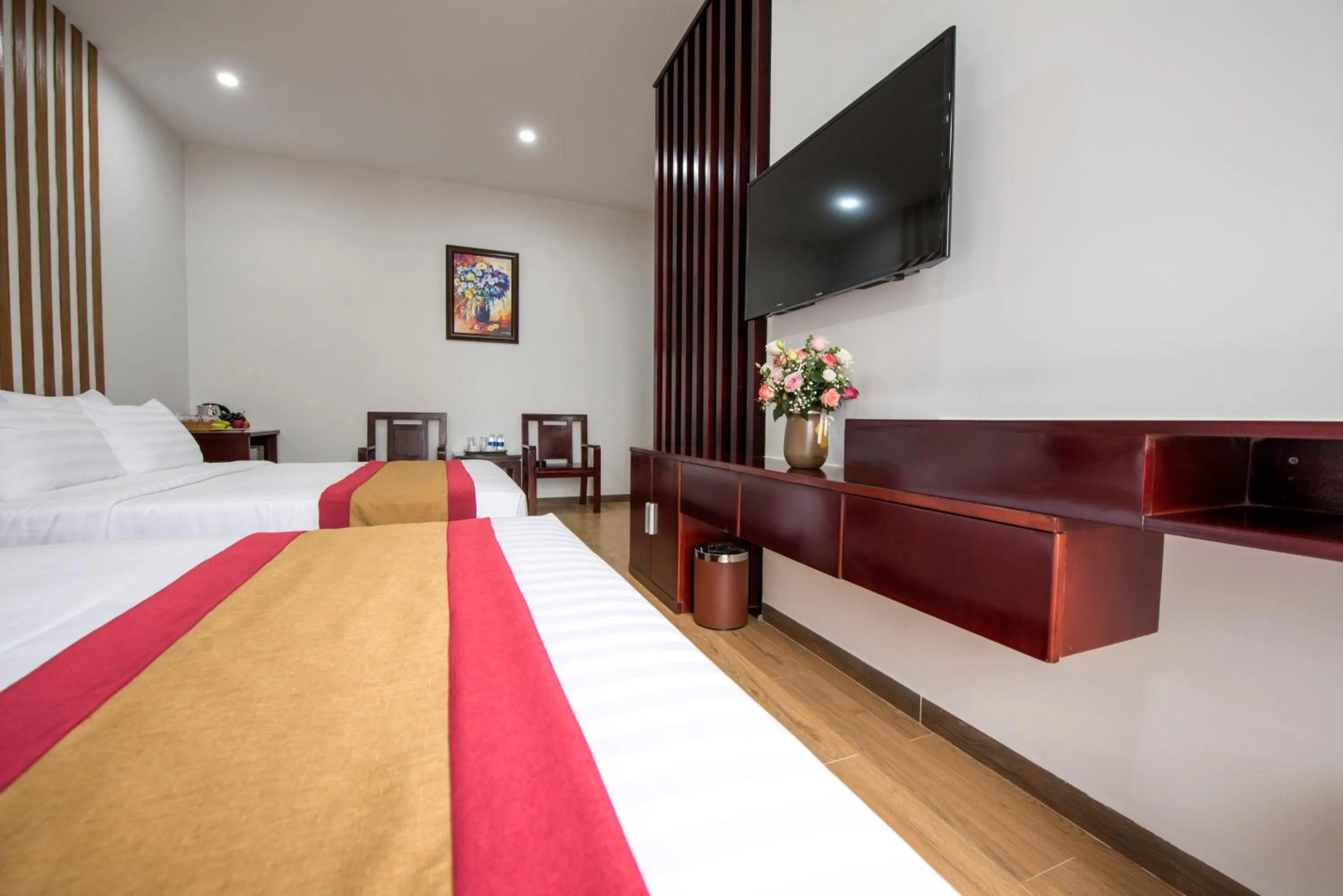 Communal lounge/ TV room, Bed in Dac Tin Luxury Hotel