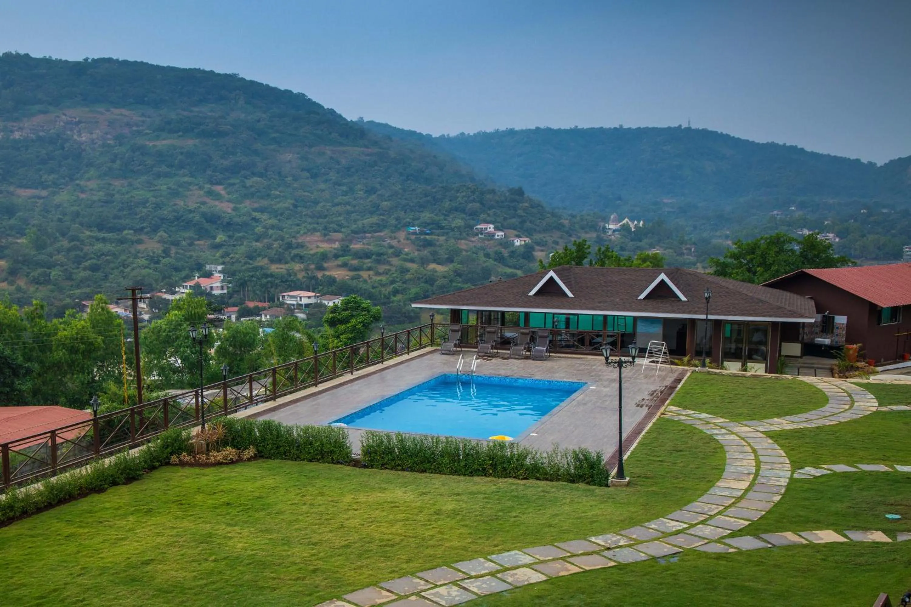 Mountain view in Green Velvet Resort-Near Pawna Lake