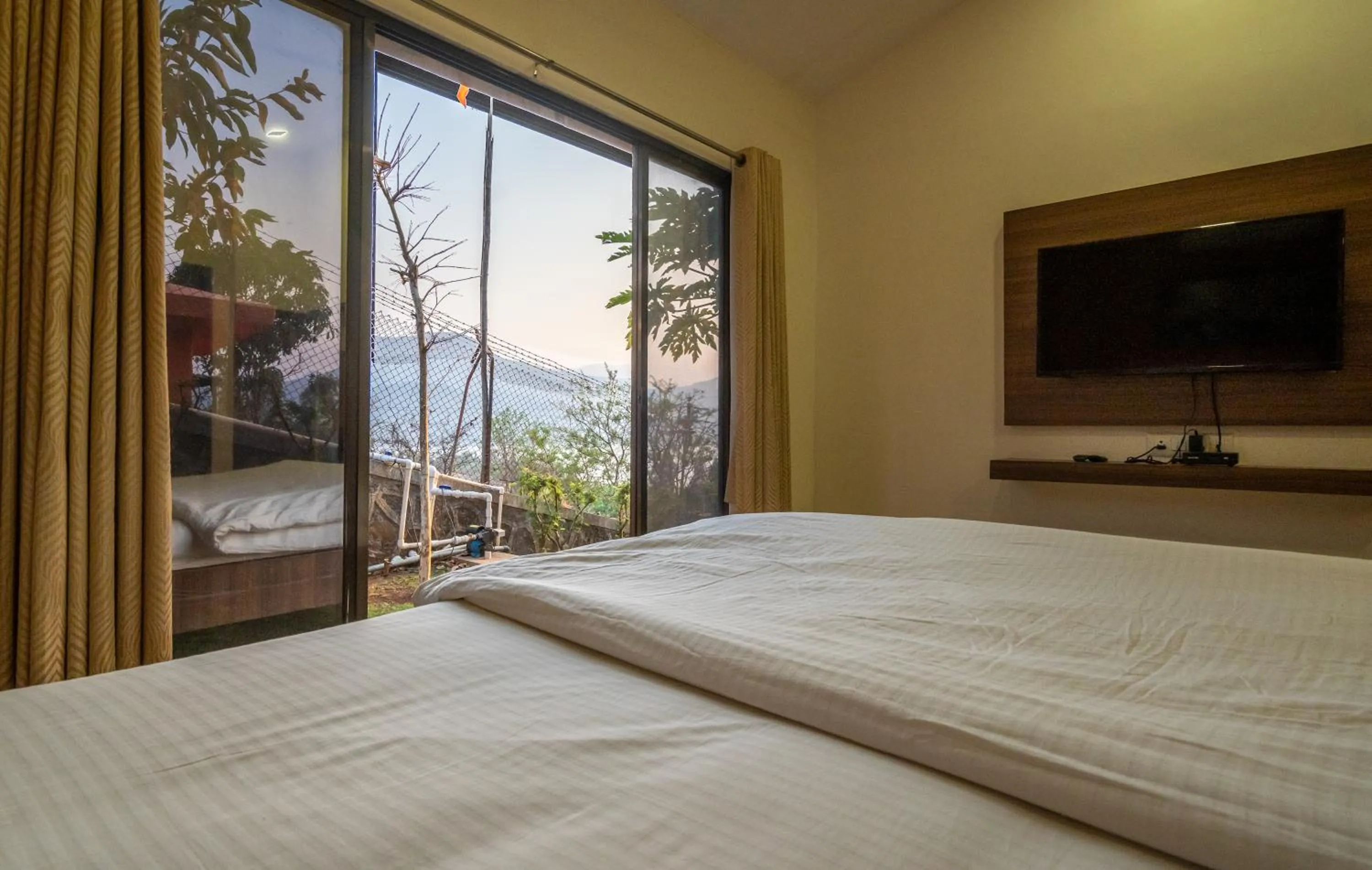 Bed in Green Velvet Resort-Near Pawna Lake