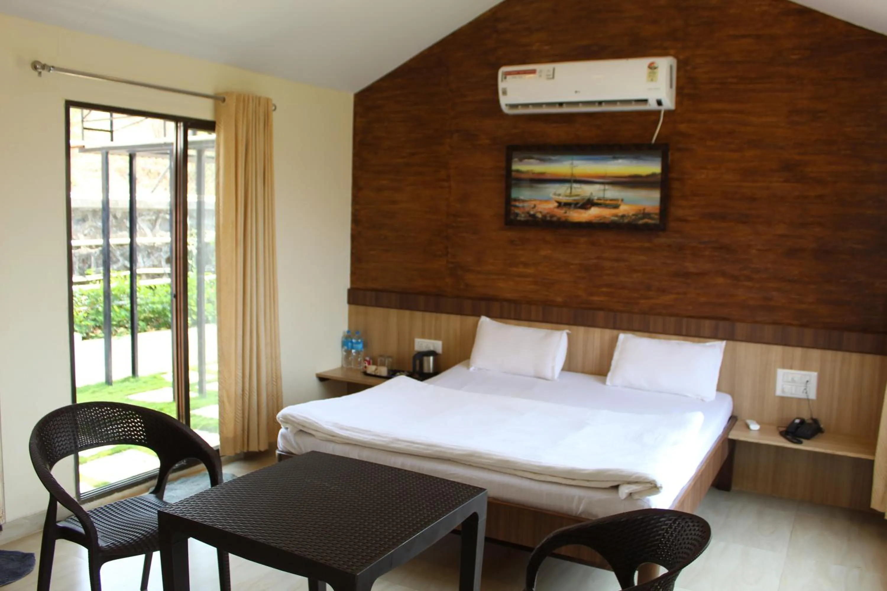 Bed in Green Velvet Resort-Near Pawna Lake