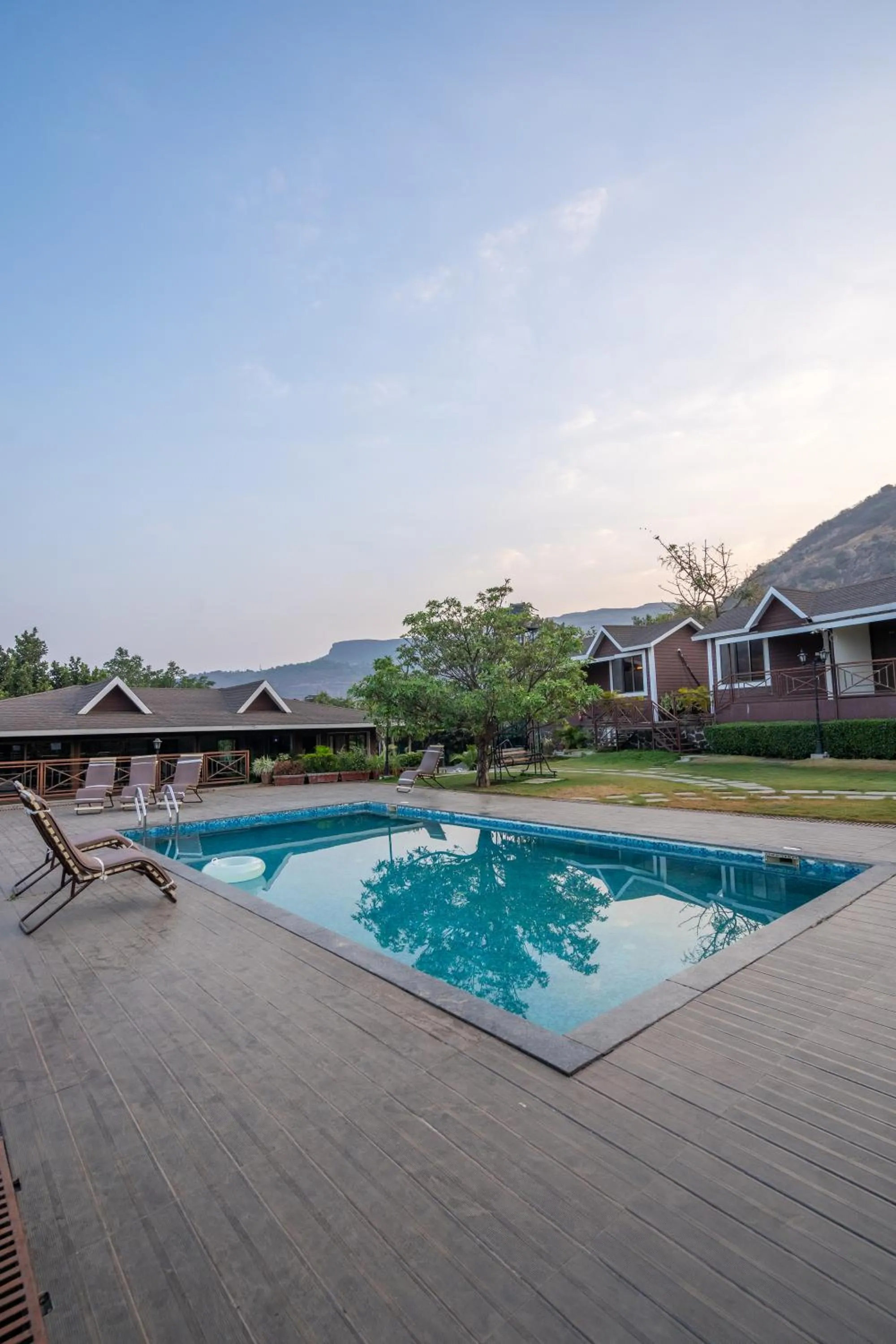 Day in Green Velvet Resort-Near Pawna Lake