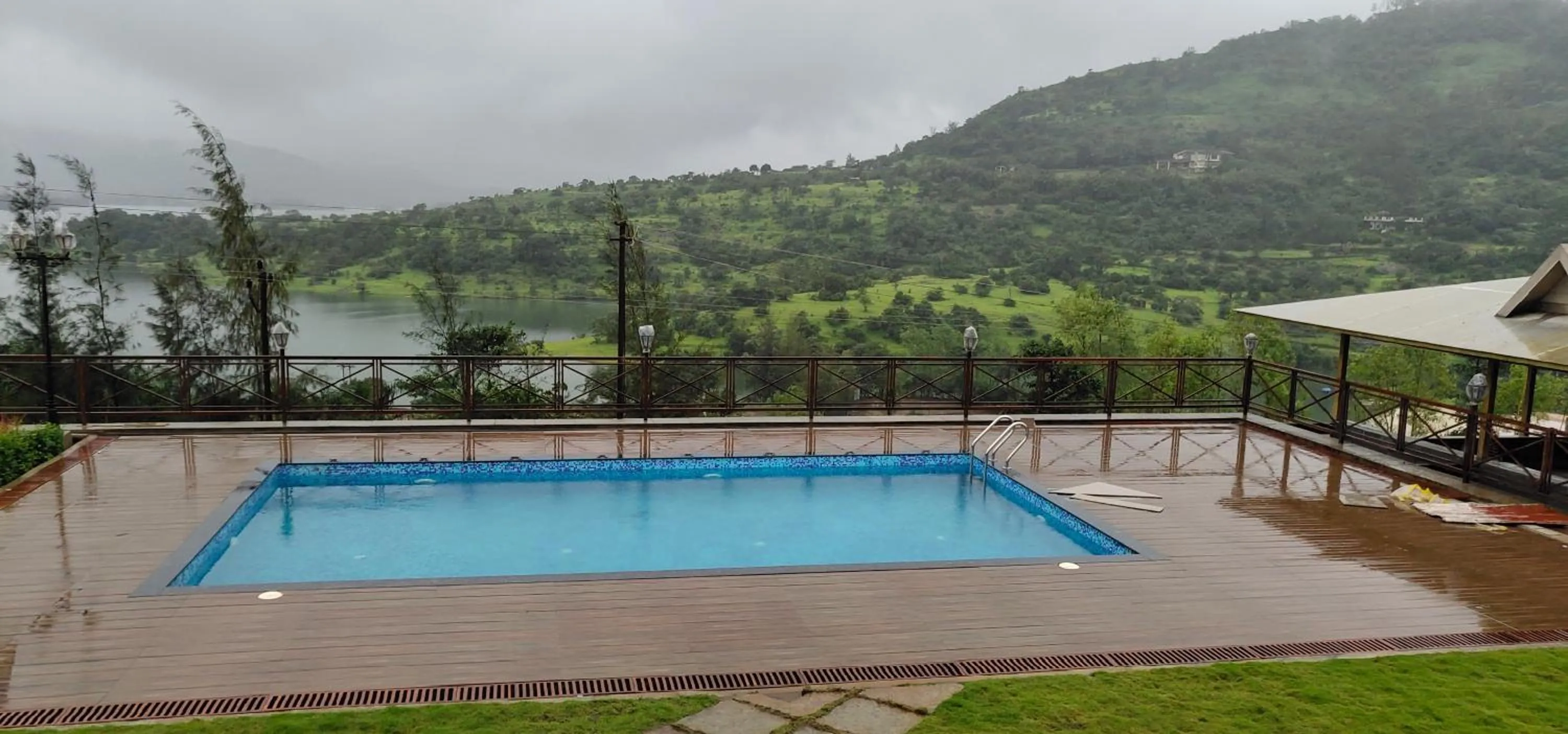 Garden in Green Velvet Resort-Near Pawna Lake