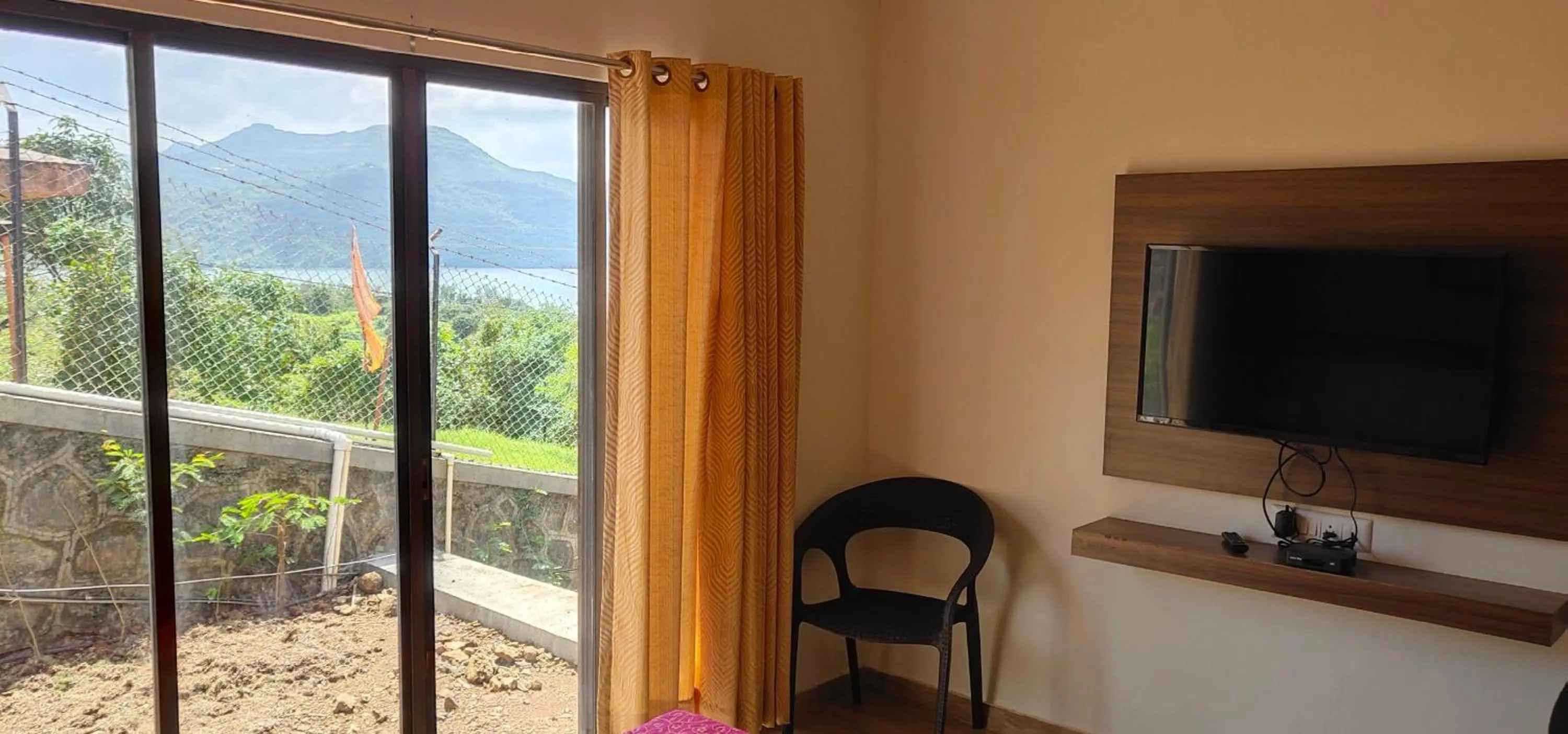 Garden in Green Velvet Resort-Near Pawna Lake