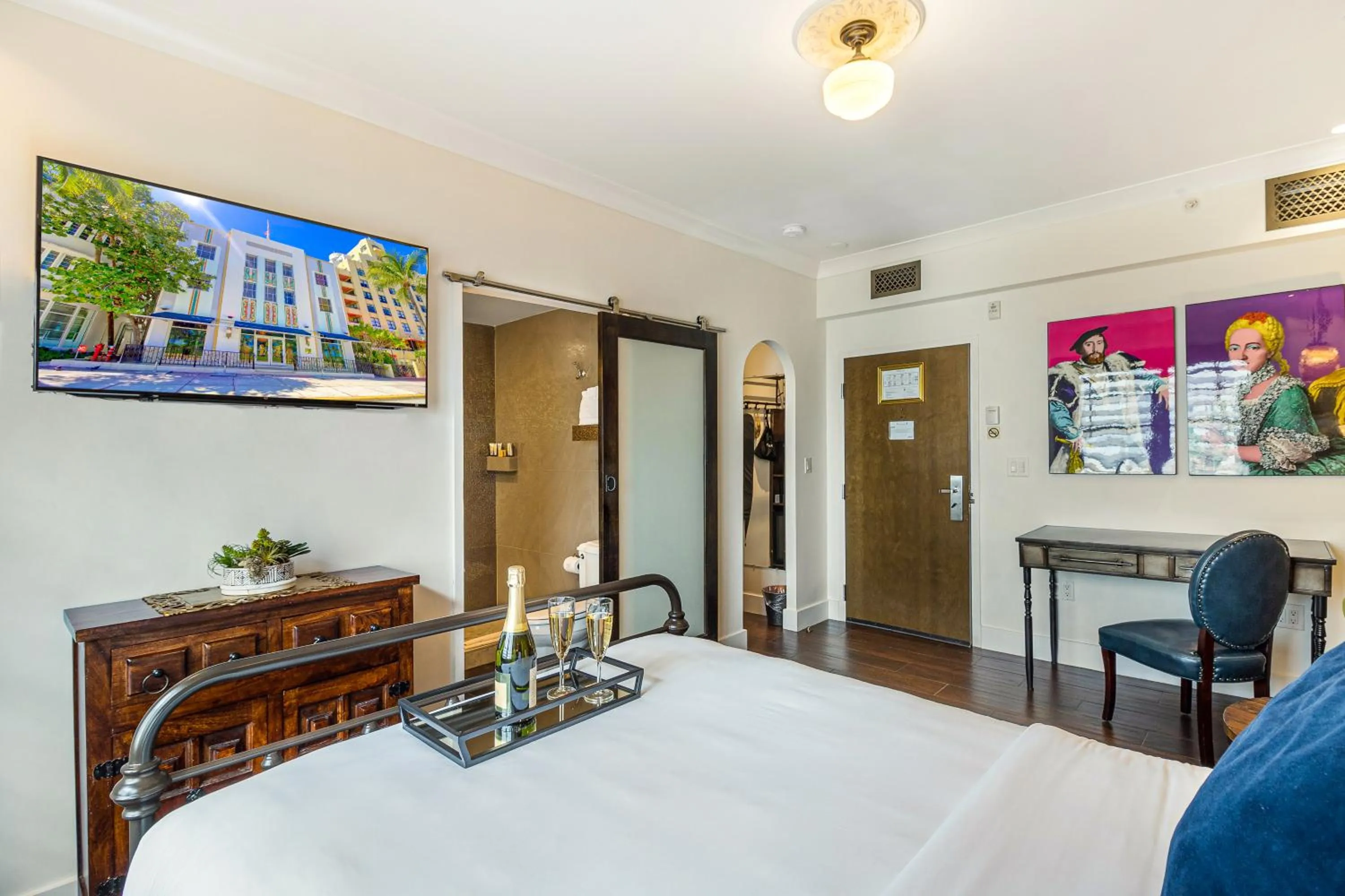 Bedroom, Bed in Cavalier South Beach Hotel