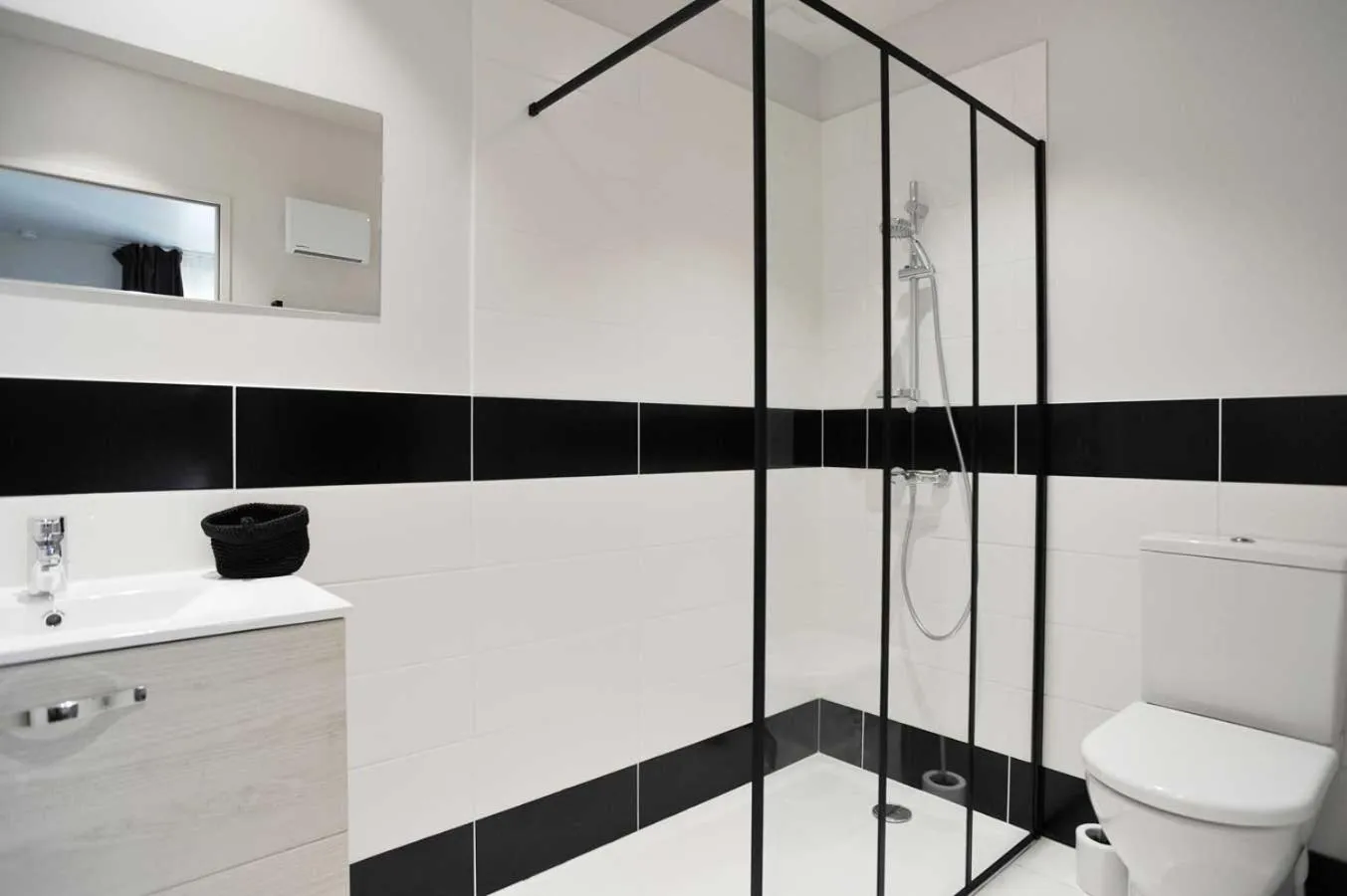 Bathroom in CLOS DES THERMES A JONZAC