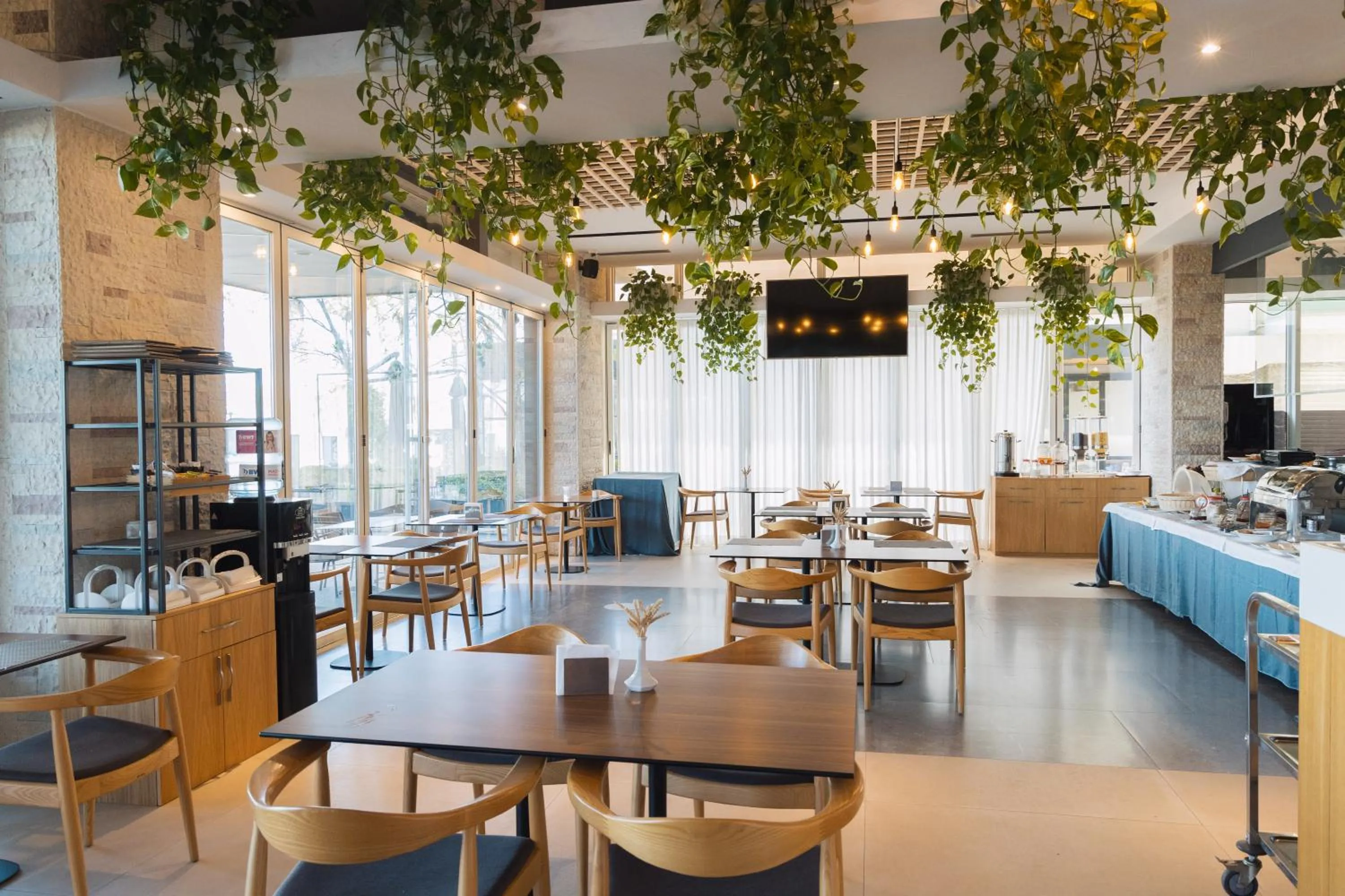 Restaurant/places to eat in DUKA Hotel