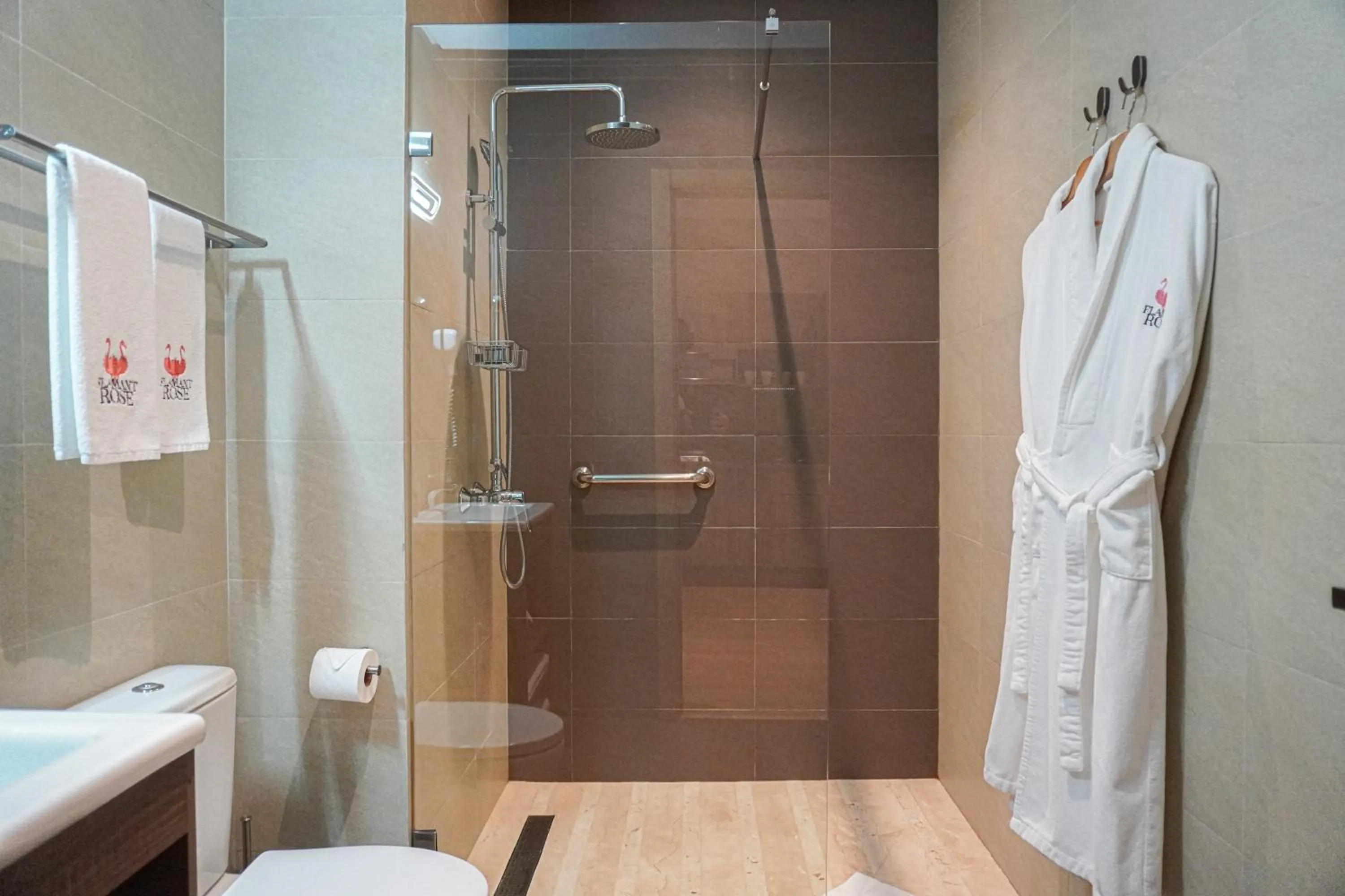 Bathroom in Flamant Rose Appart Hotel