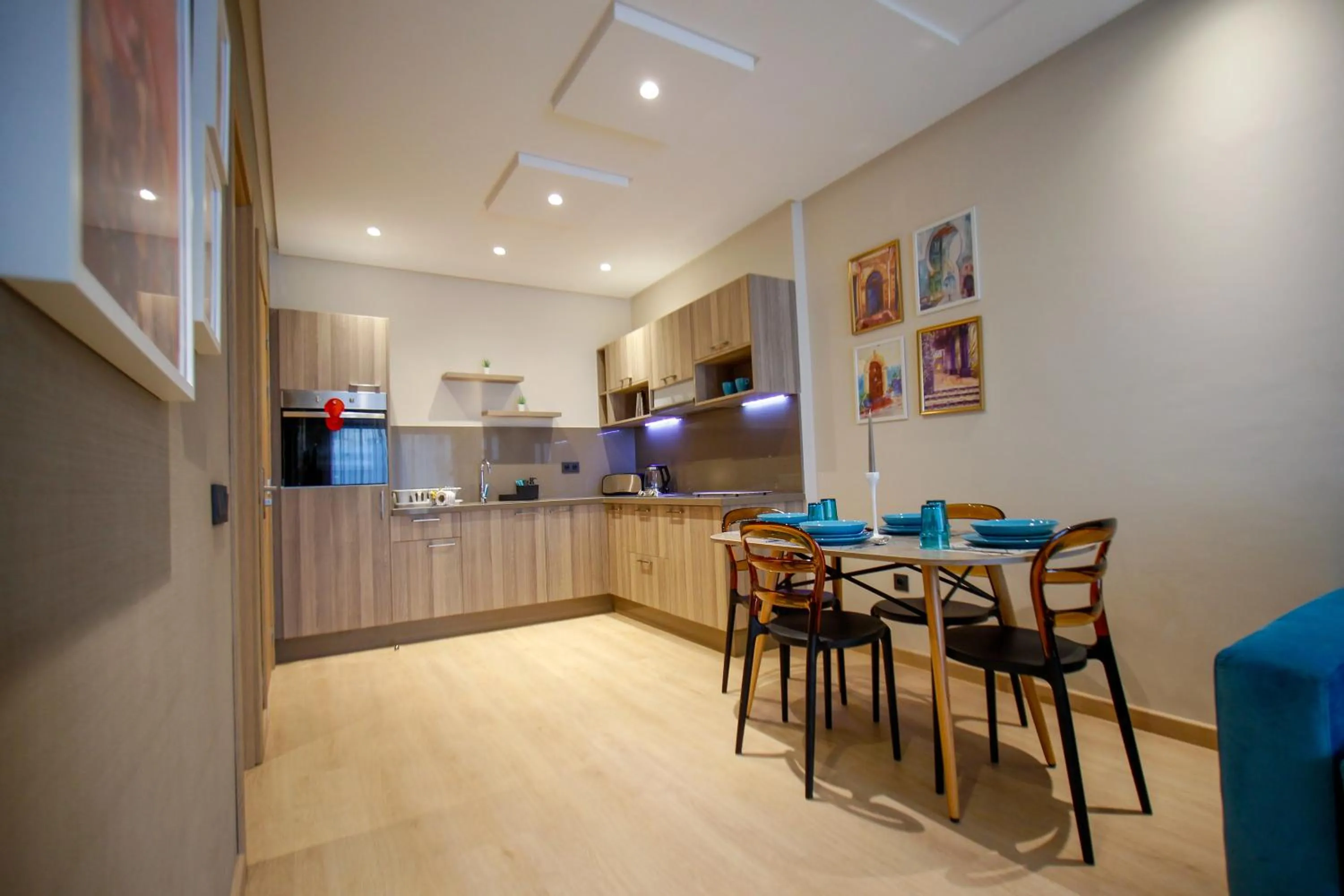 Kitchen or kitchenette in Flamant Rose Appart Hotel