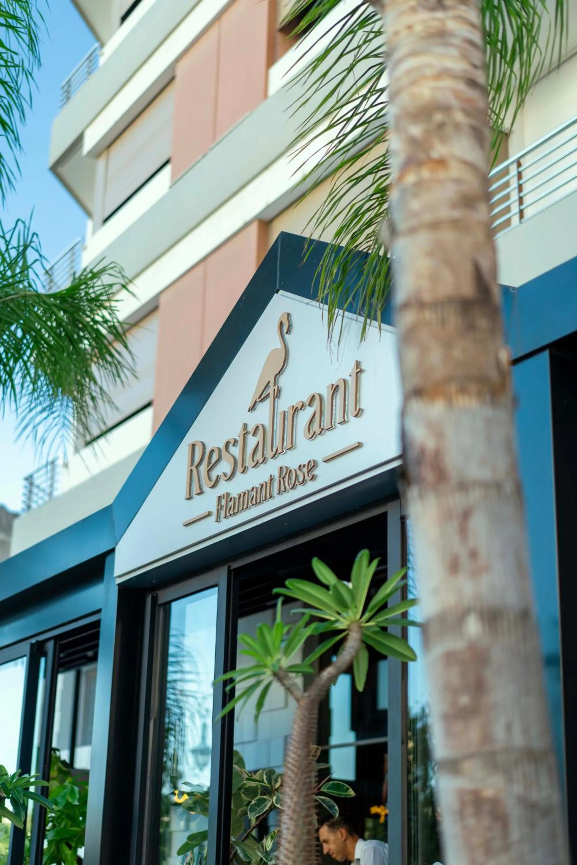 Restaurant/places to eat in Flamant Rose Appart Hotel