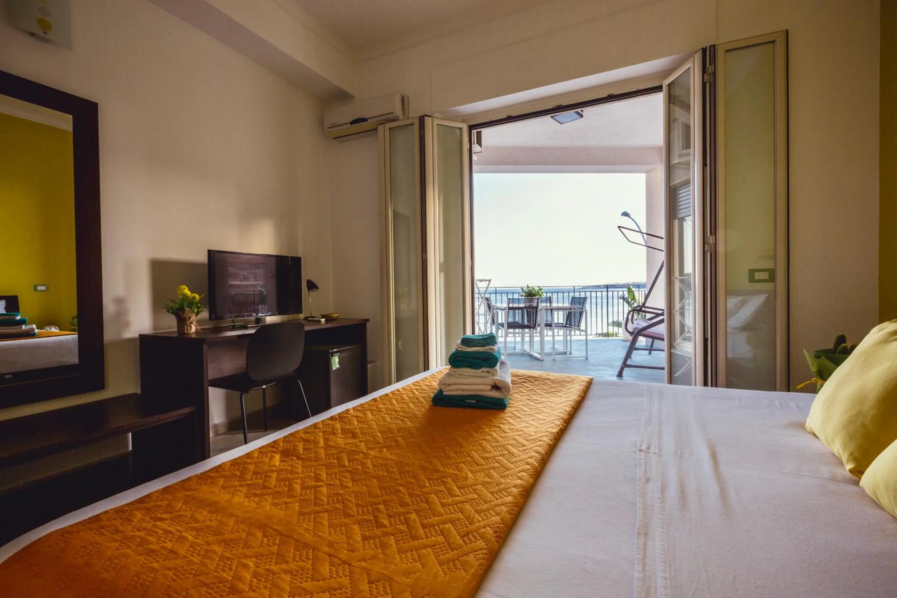 Bedroom, Bed in Oasis