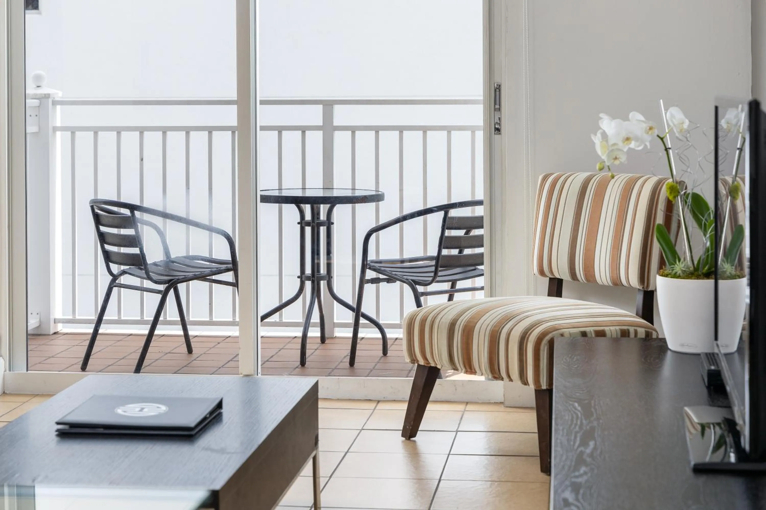 Living room in Fortune House Hotel Suites