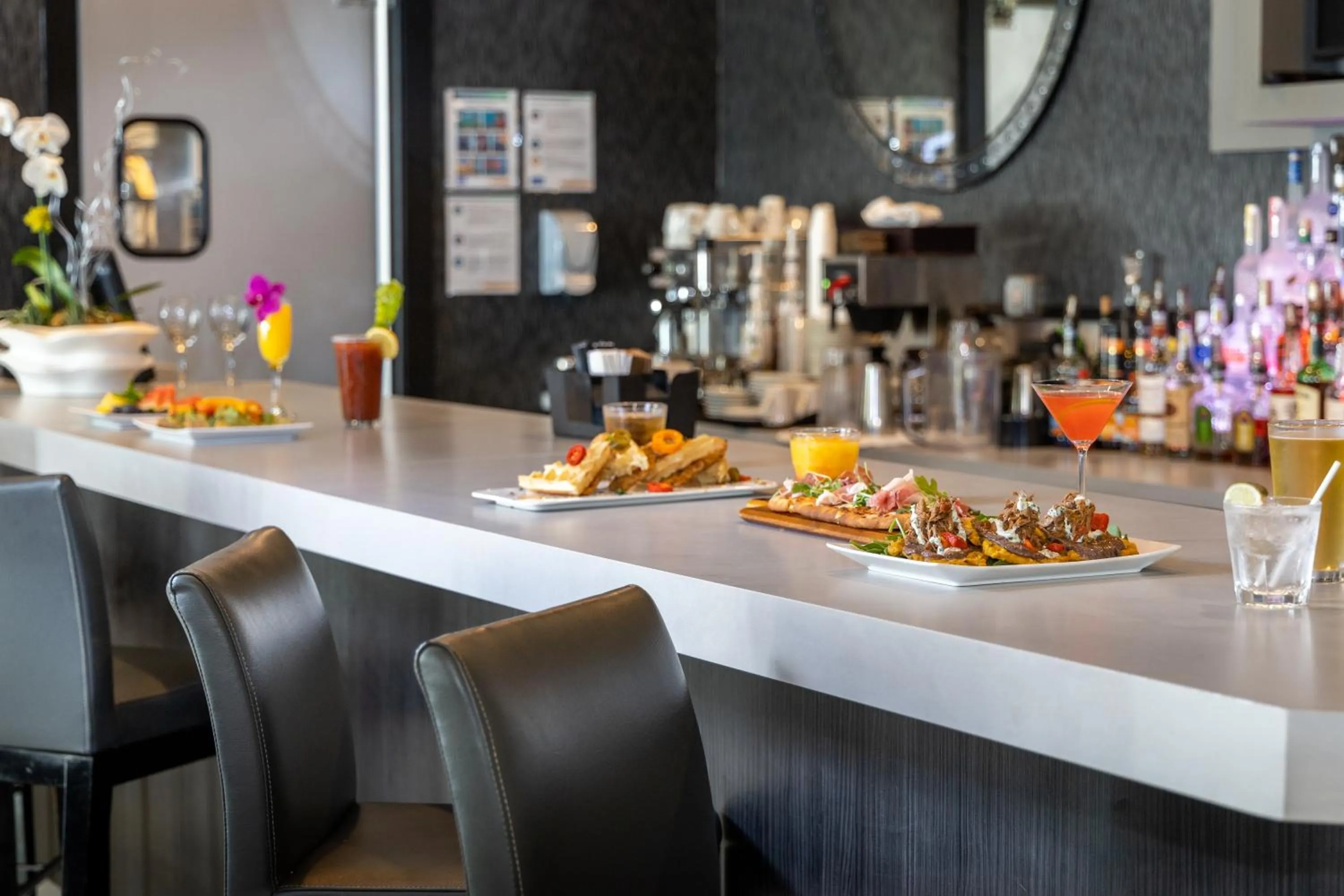 Restaurant/places to eat in Fortune House Hotel Suites