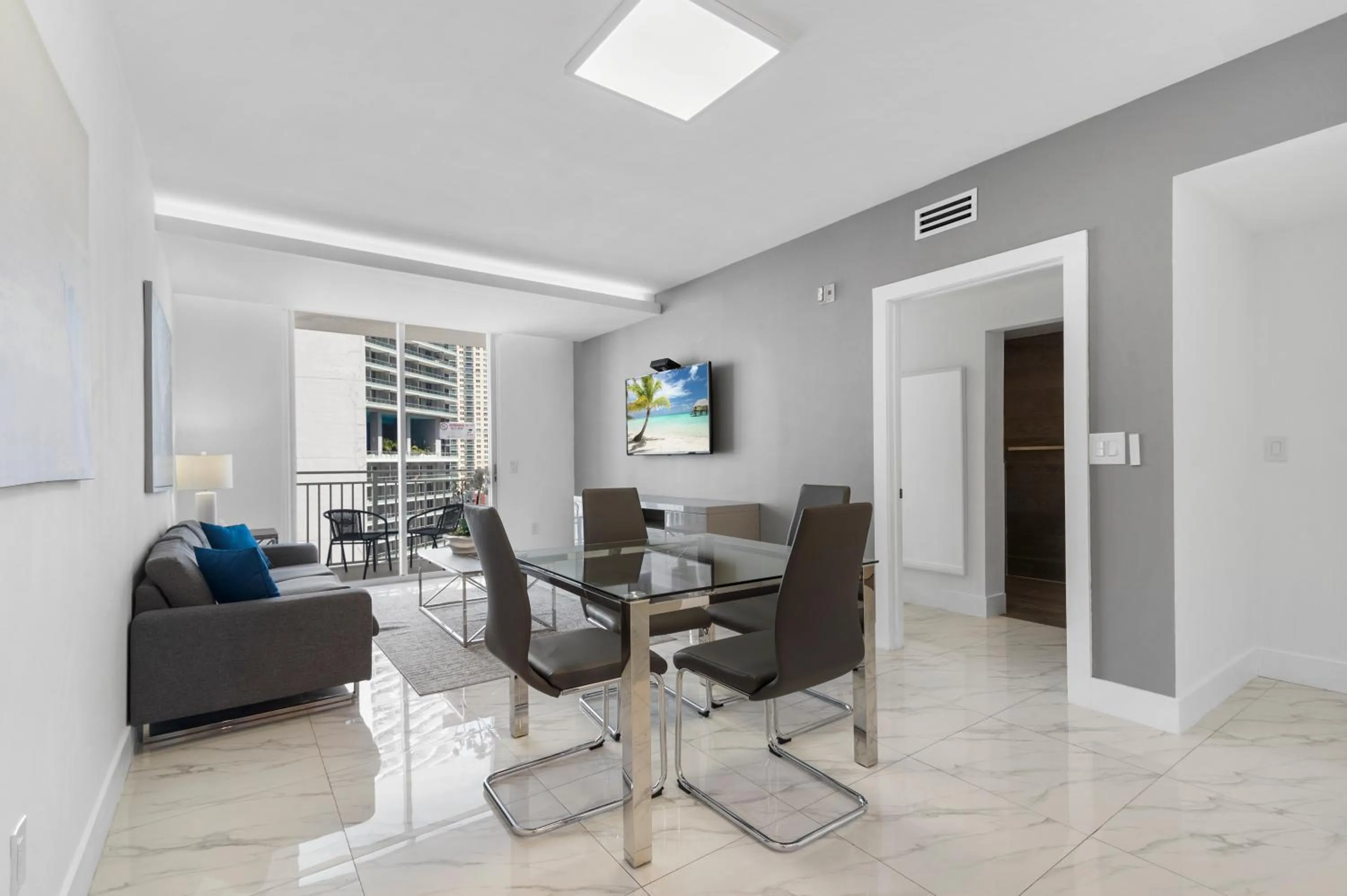 Dining area in Fortune House Hotel Suites