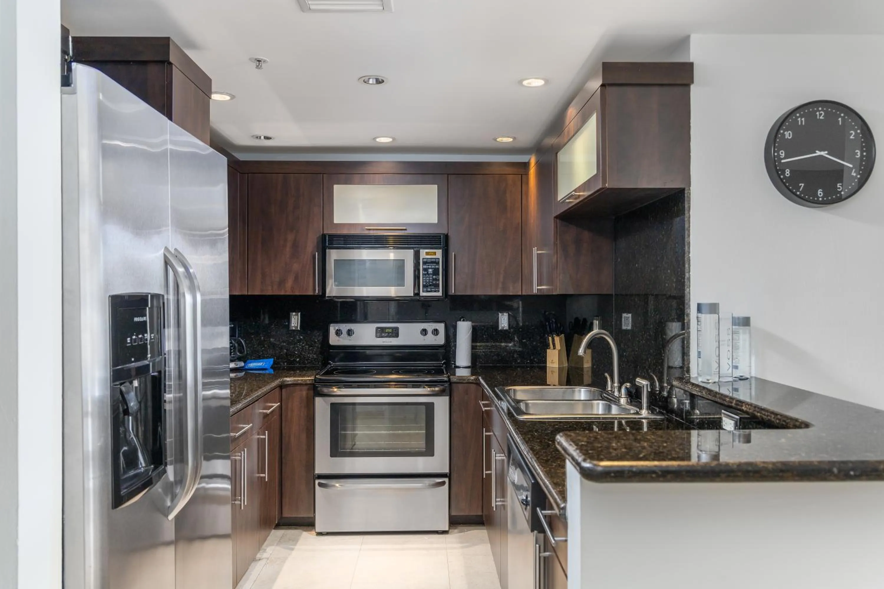 Kitchen or kitchenette in Fortune House Hotel Suites