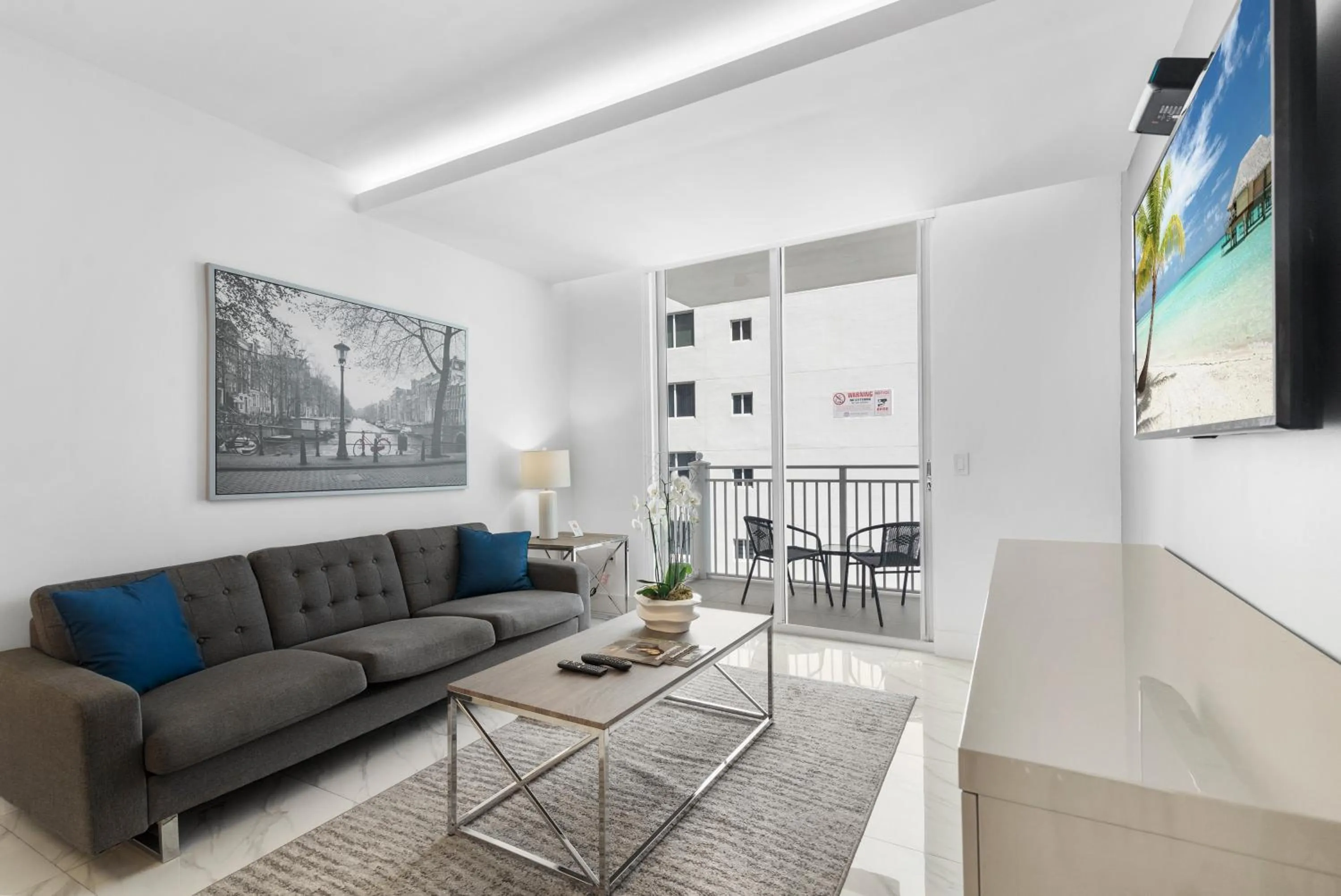 Living room in Fortune House Hotel Suites