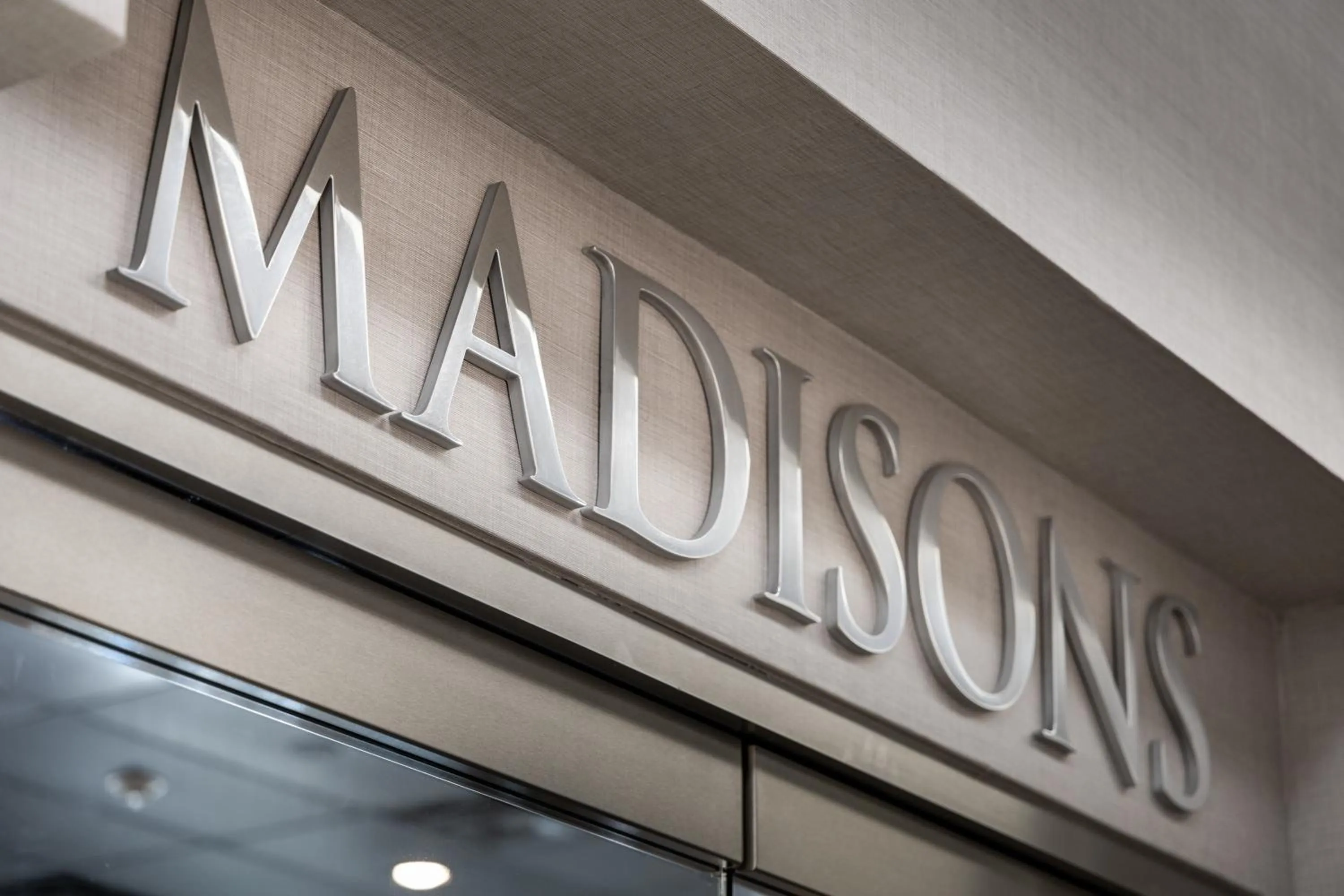 Restaurant/places to eat in Fortune House Hotel Suites