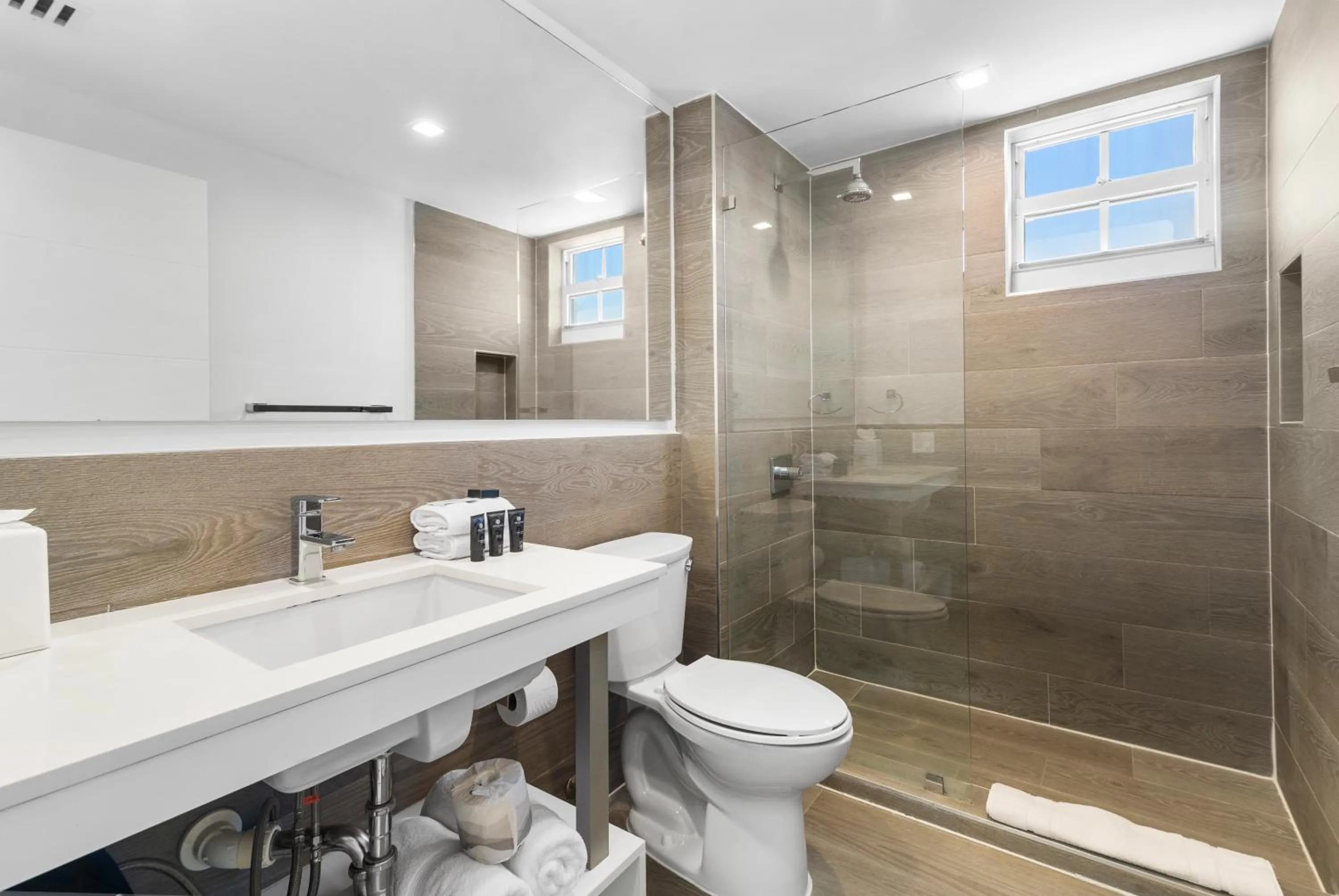 Shower in Fortune House Hotel Suites