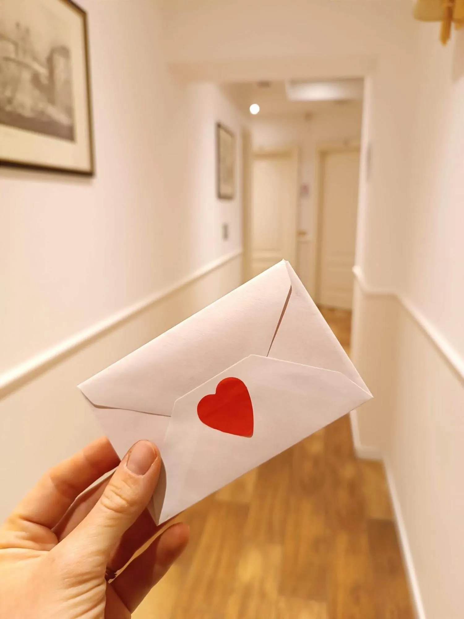 room service in Elegant Rooms Roma - Guest House