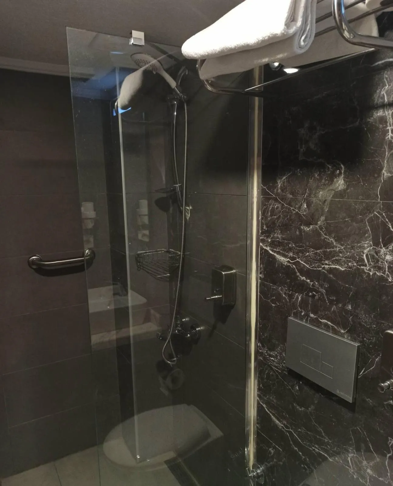 Bathroom in Cadde Suite Bakırköy