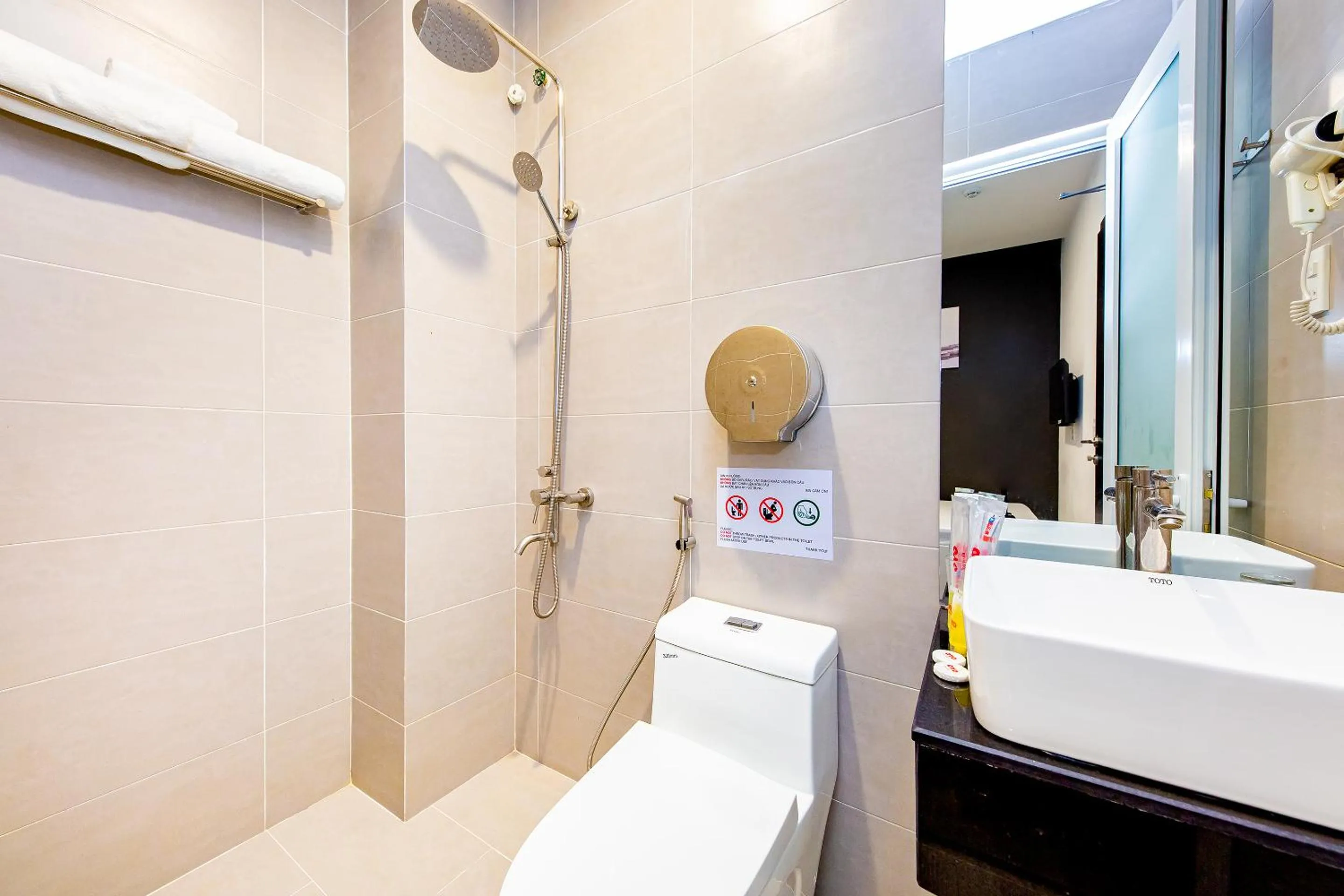 Bathroom in QA Hotel Dalat - City Centre