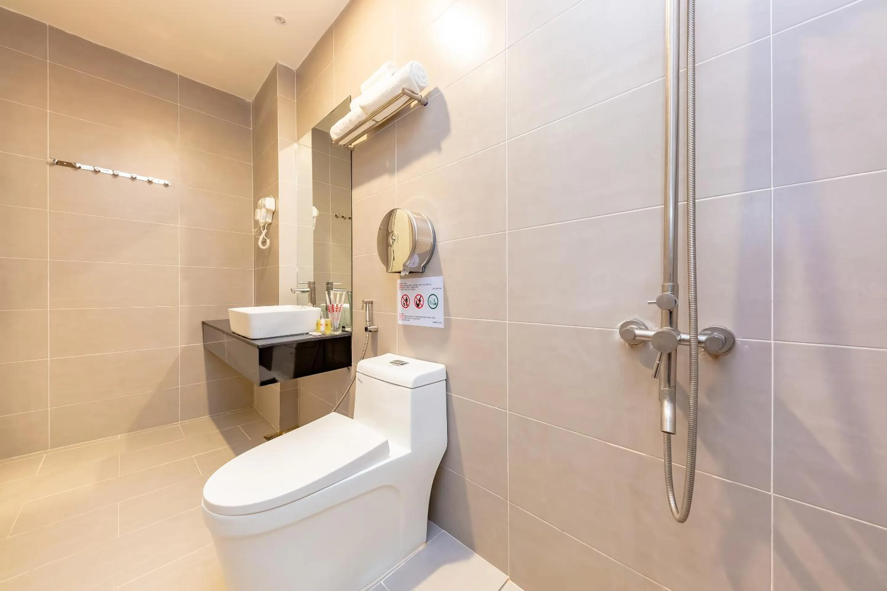 Bathroom in QA Hotel Dalat - City Centre