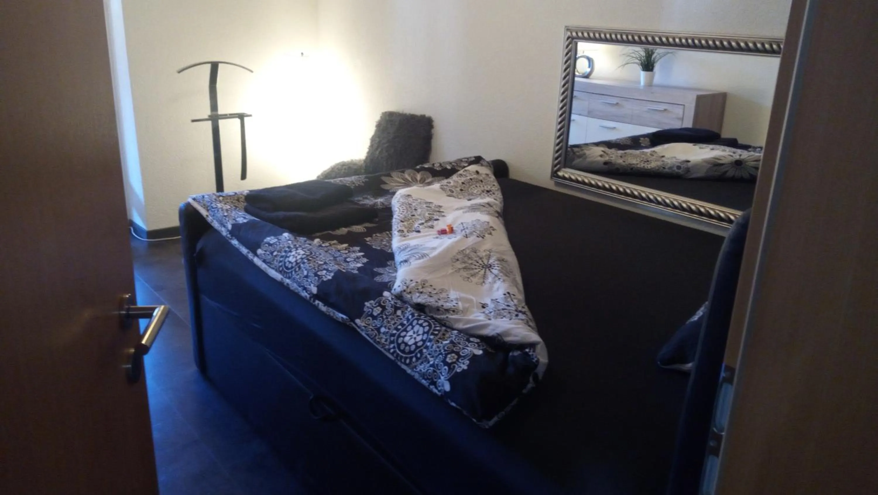 Bedroom, Bed in 3 Doppelbett Business Apartment am Bodensee