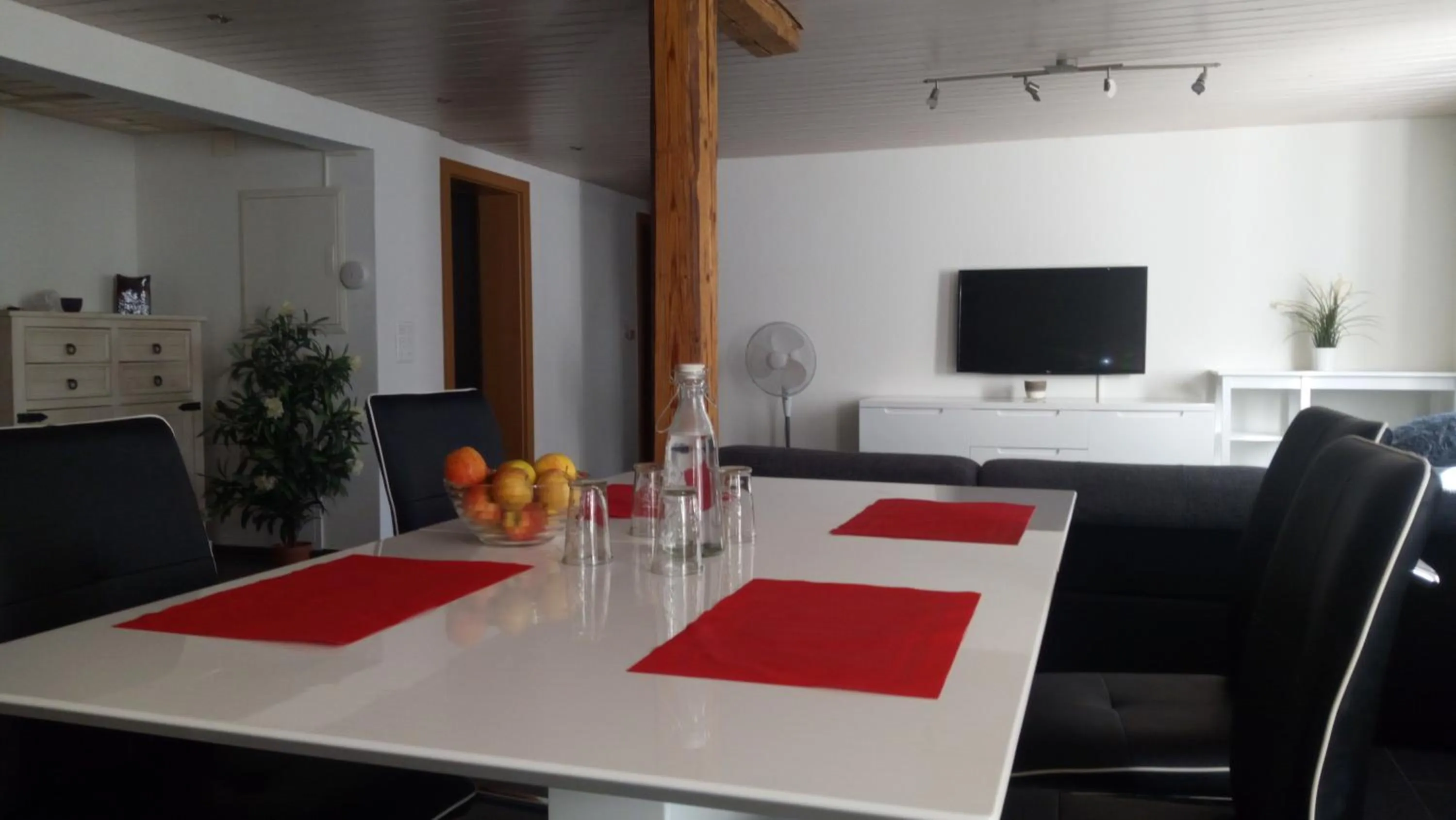 Dining area in 3 Doppelbett Business Apartment am Bodensee