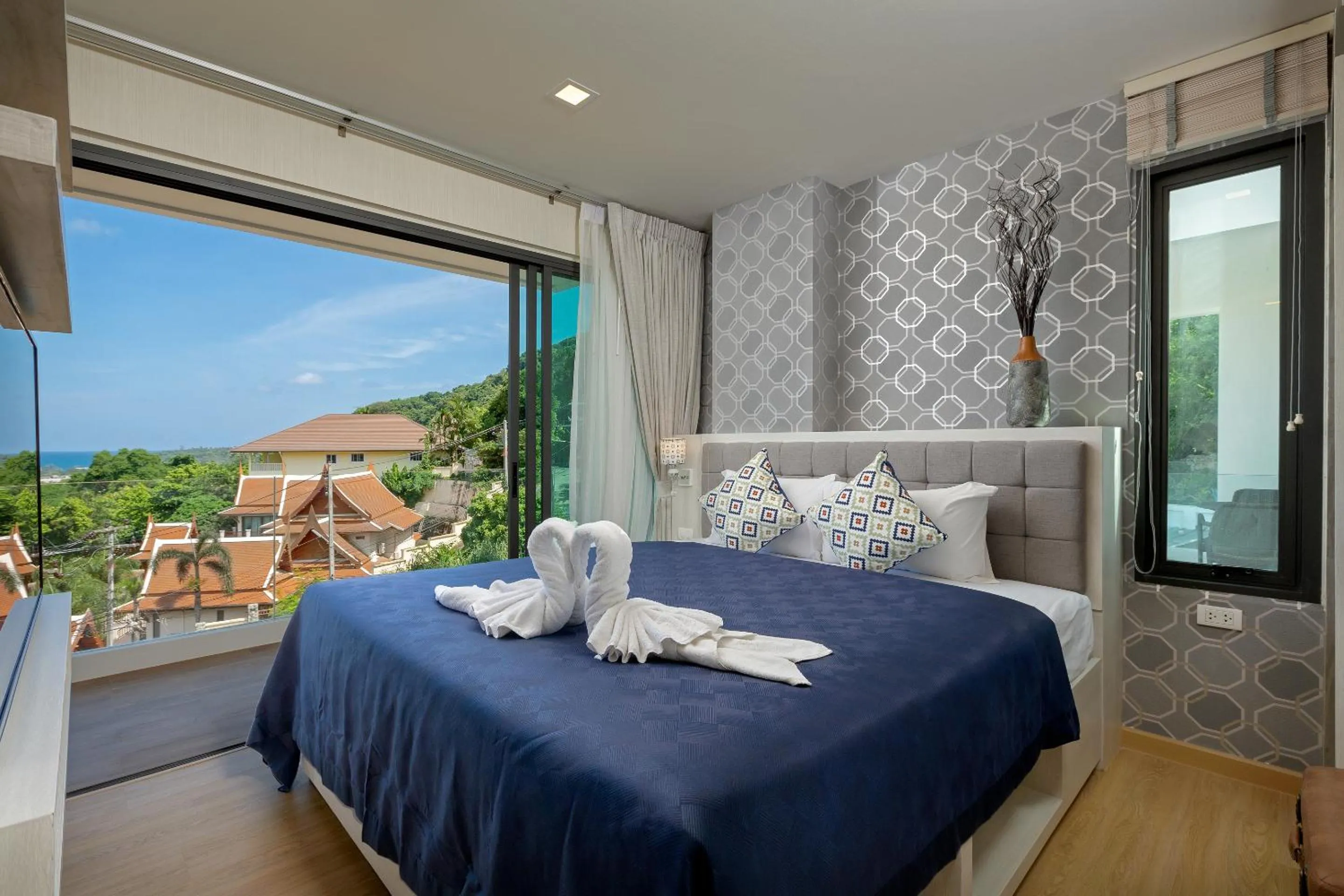 Bedroom, Bed in Splendid Sea View Resort