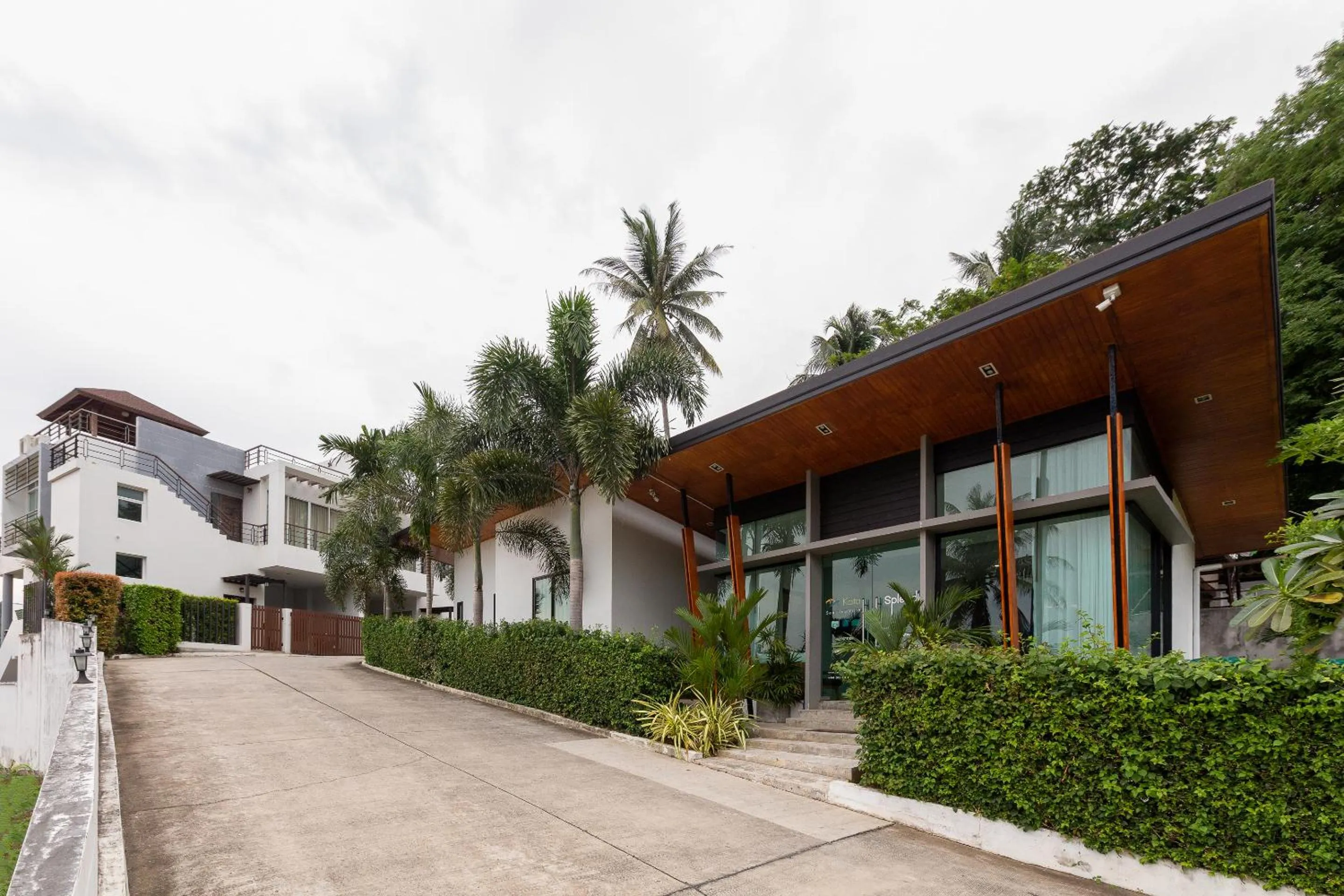 Splendid Sea View Resort