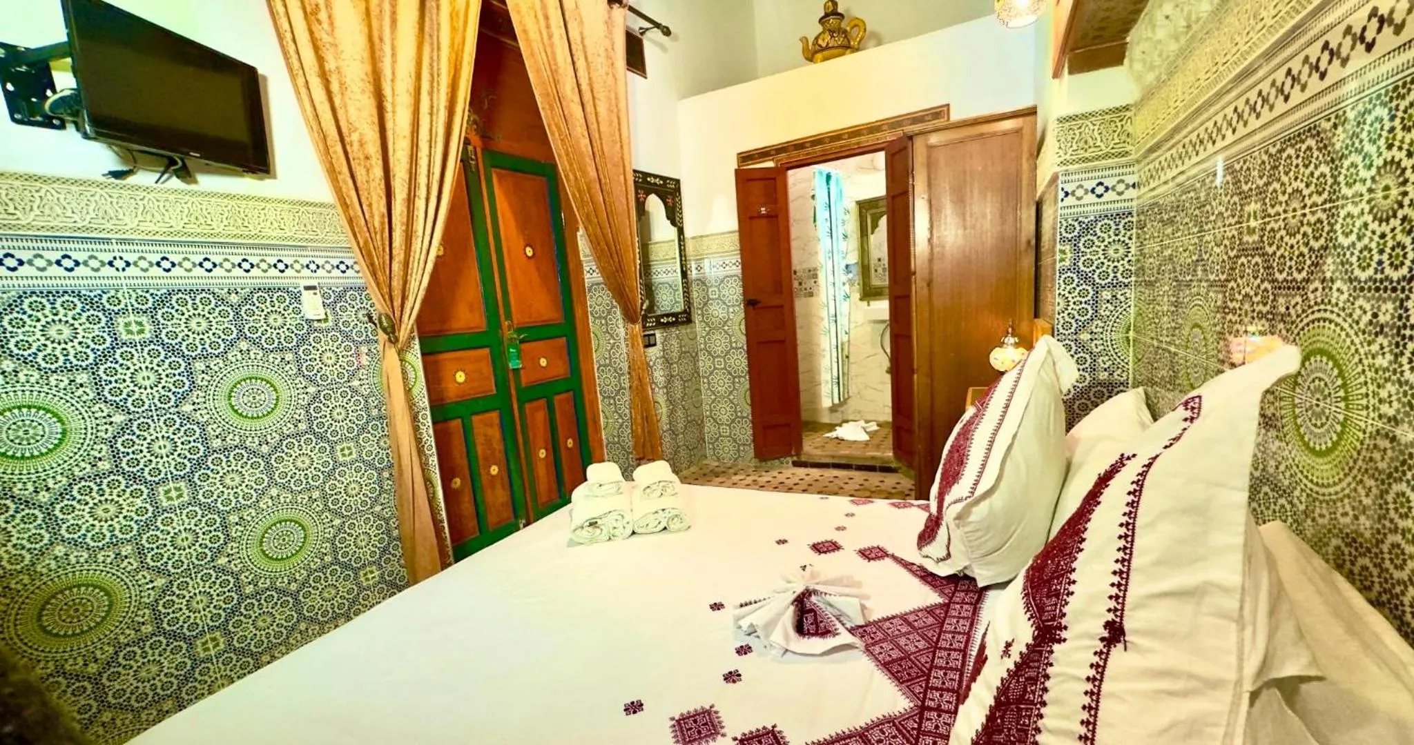 Bed in Riad Le Petit Patrimoine De Fés