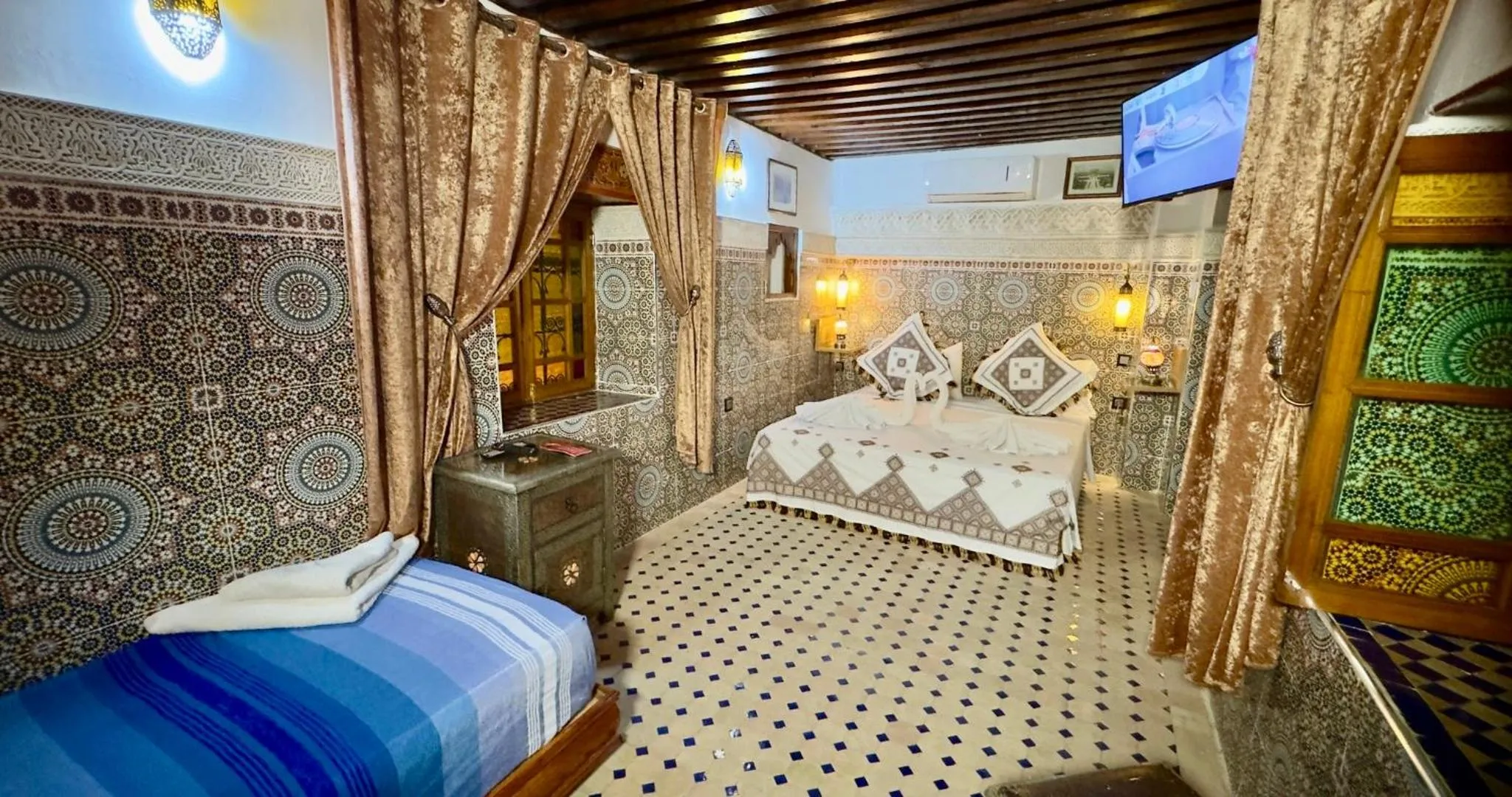 Bed in Riad Le Petit Patrimoine De Fés